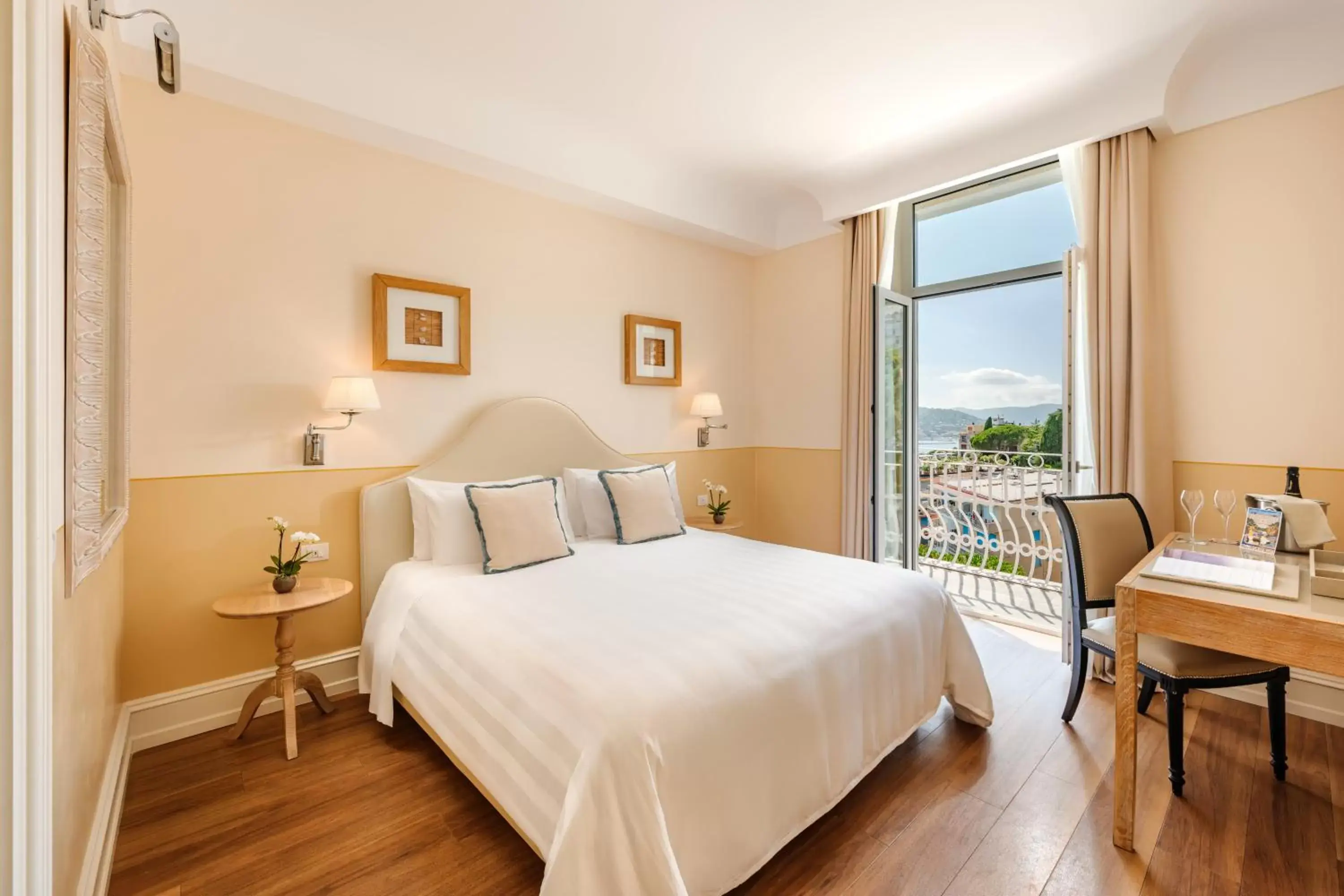 Prestige with Lateral Sea View in Grand Hotel Bristol Resort & Spa Prestige with Lateral Sea View in Grand Hotel Bristol Resort & Spa