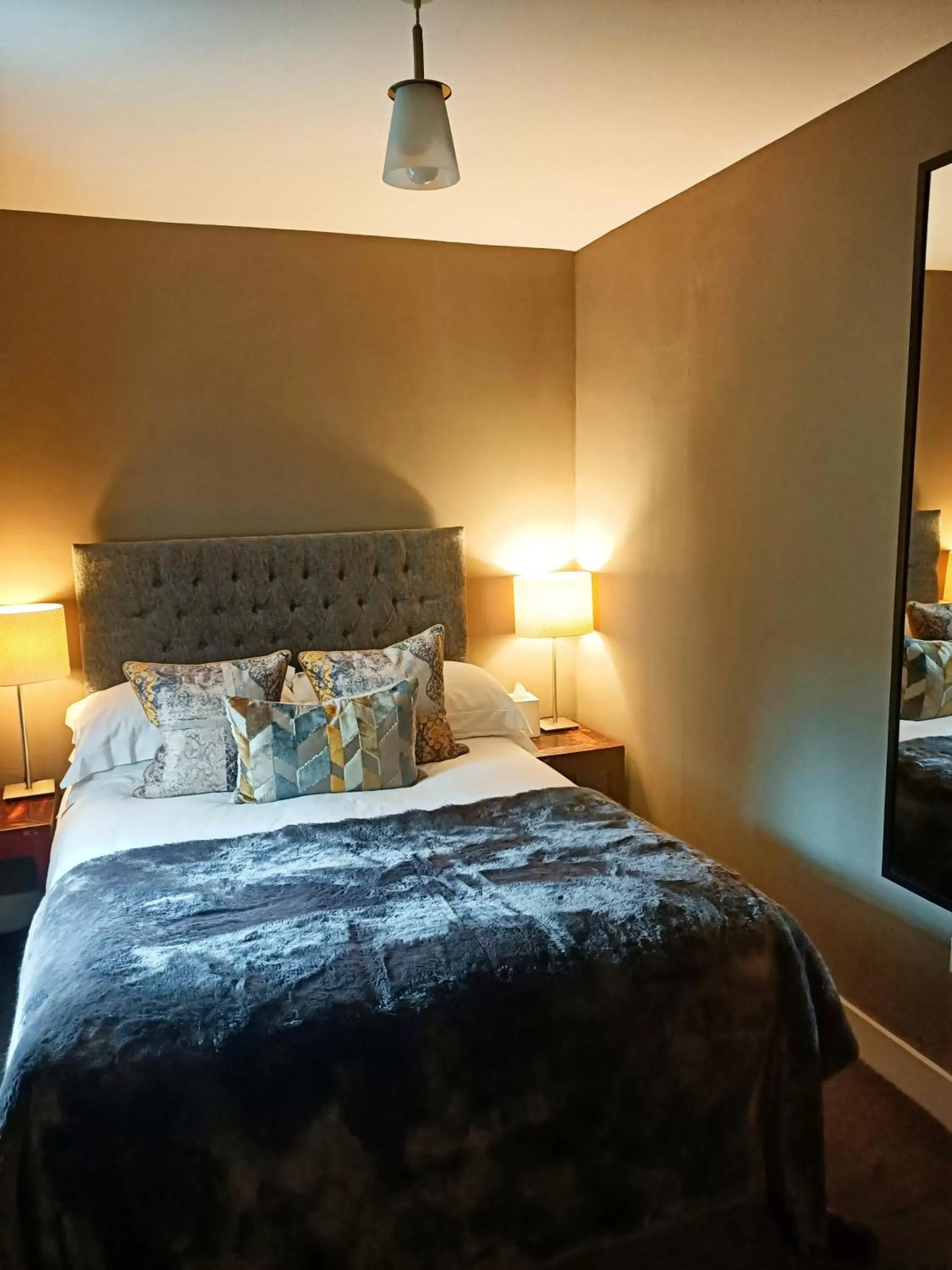 Six Brunton Place Guest House Six Brunton Place Guest House