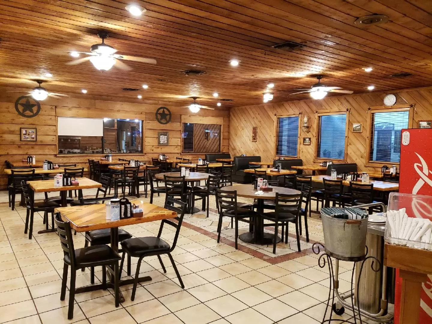 Restaurant/places to eat in The inn at Mexia