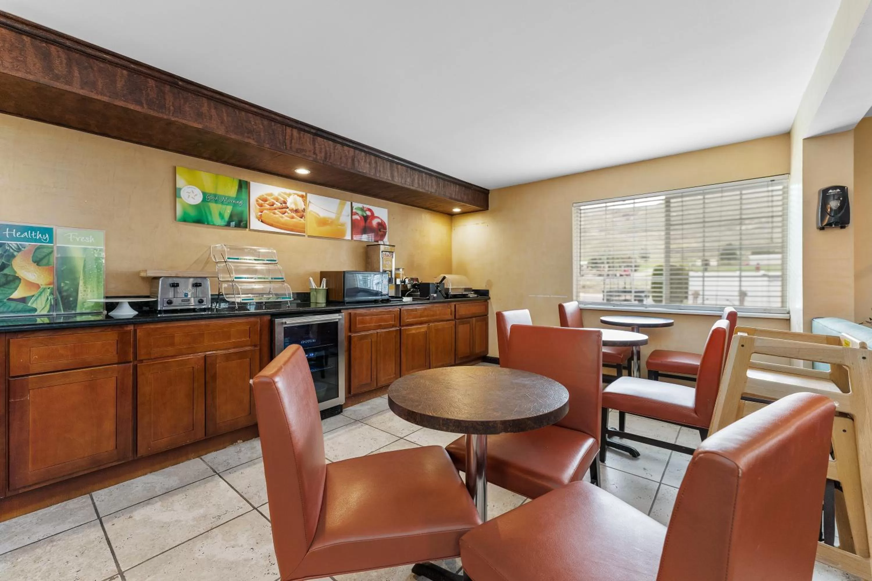 Breakfast in Quality Inn & Suites Okanogan - Omak