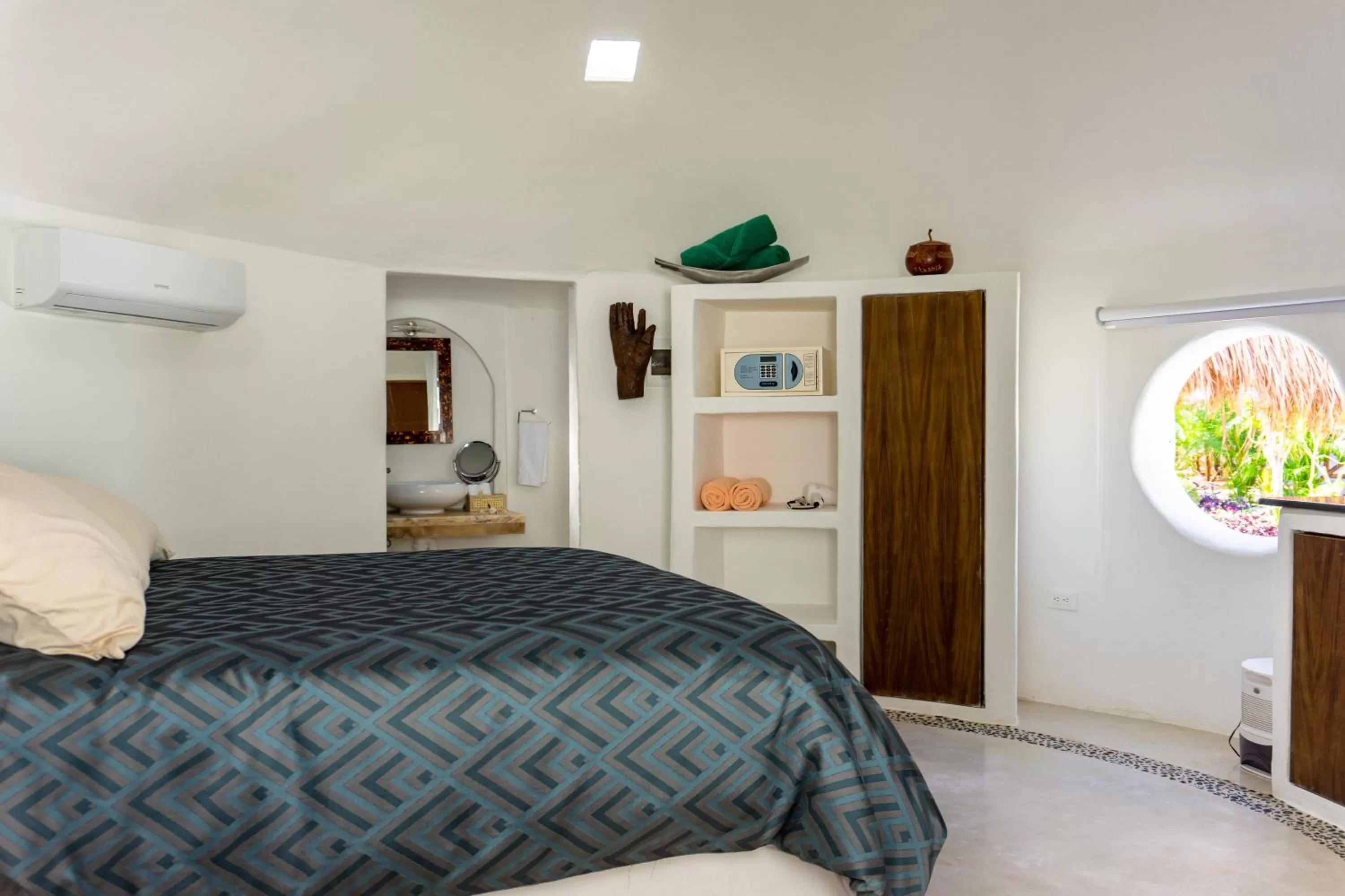 Photo of the whole room, Bed in Tsaakik Jungle Hotel & Spa