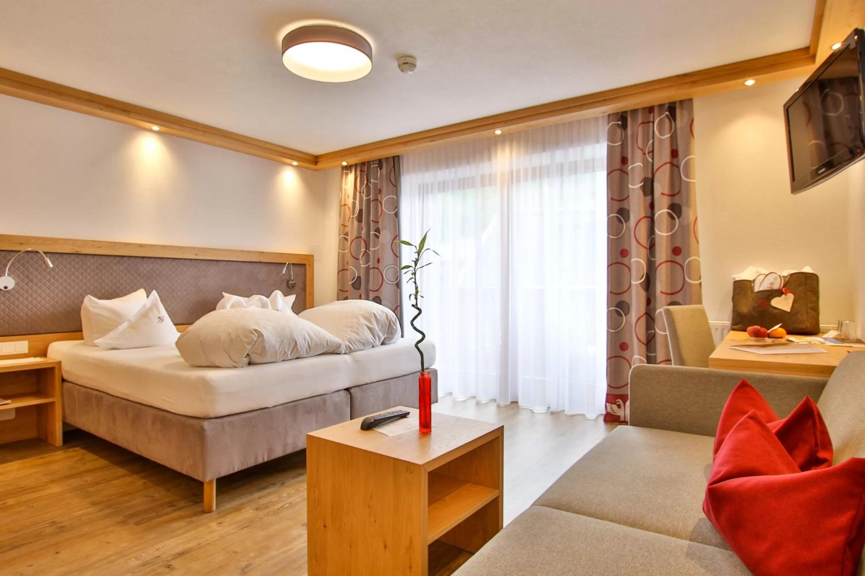 Photo of the whole room, Bed in Hotel Schwarzer Adler