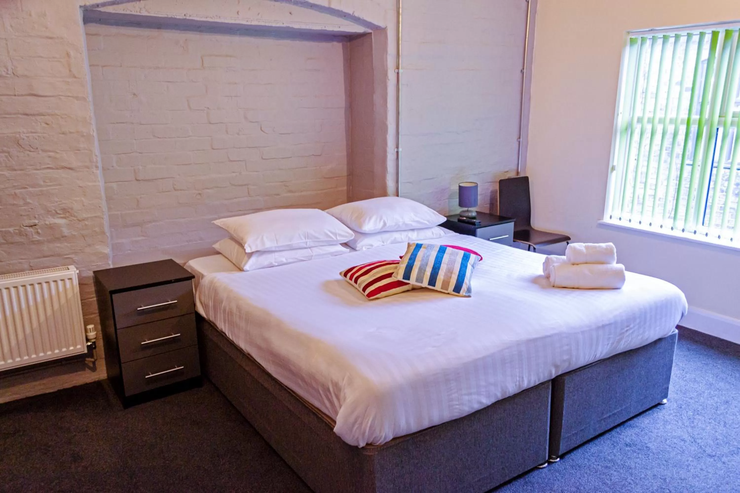 Bedroom, Bed in Potbank