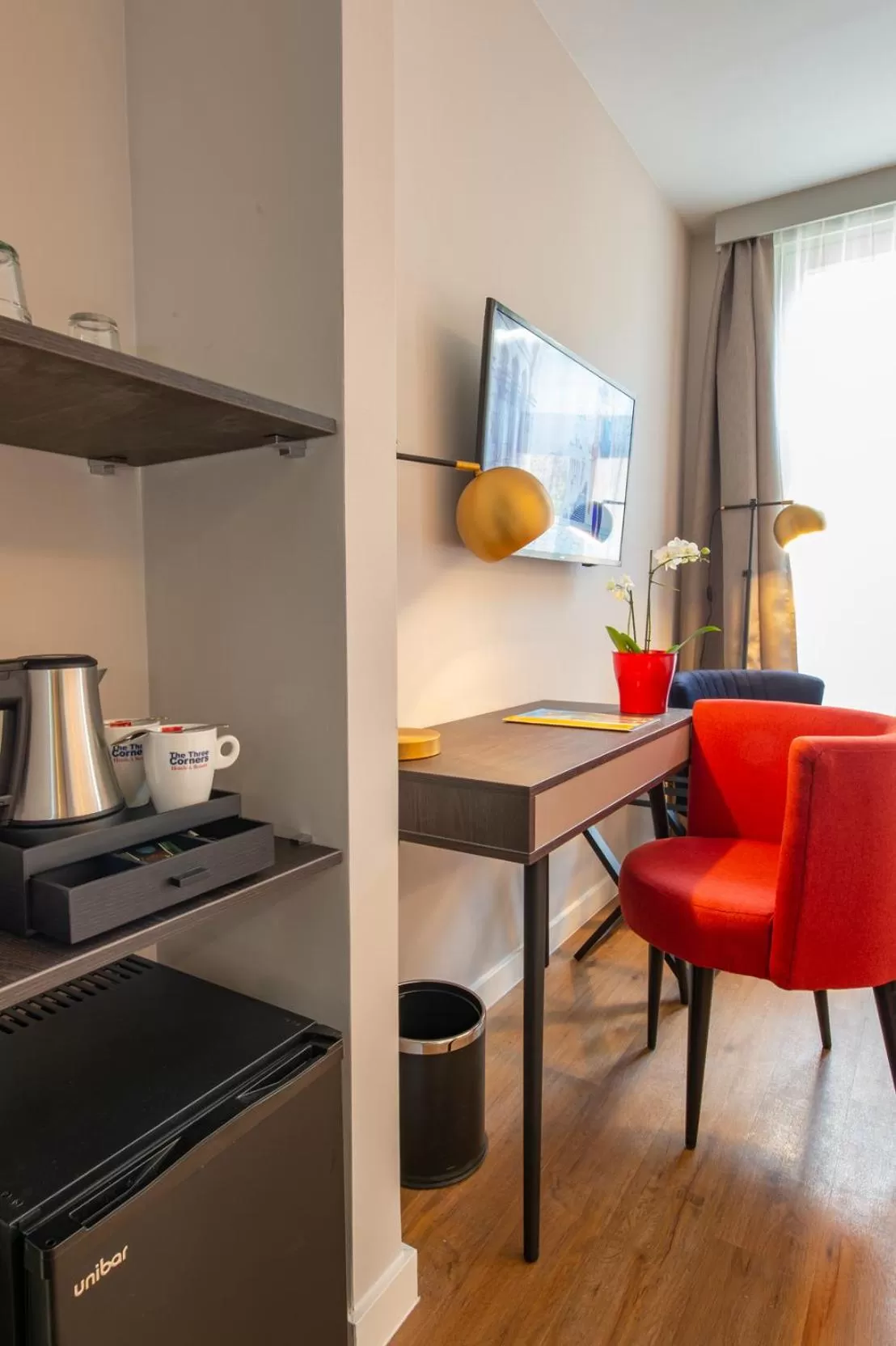 TV and multimedia in Three Corners Hotel Art