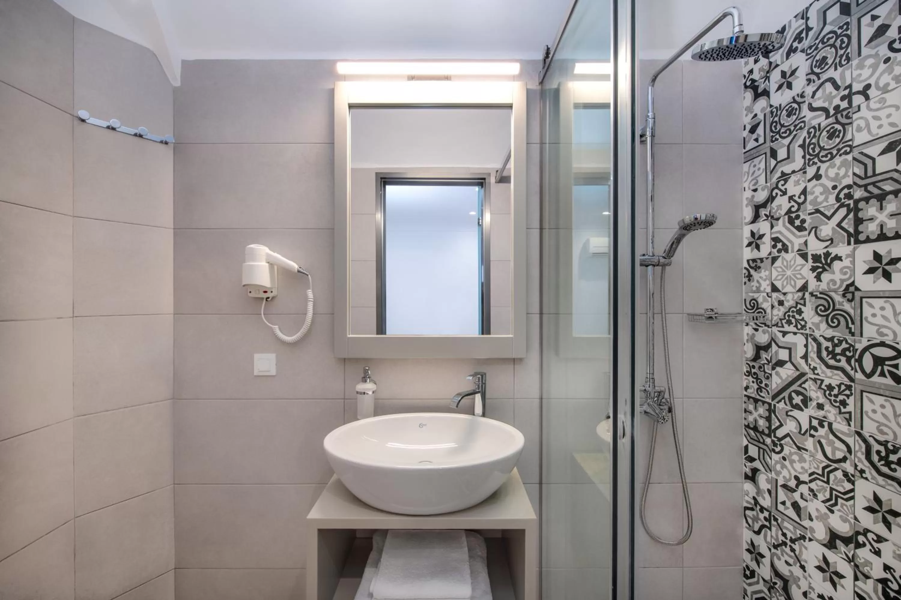 Shower in City Break