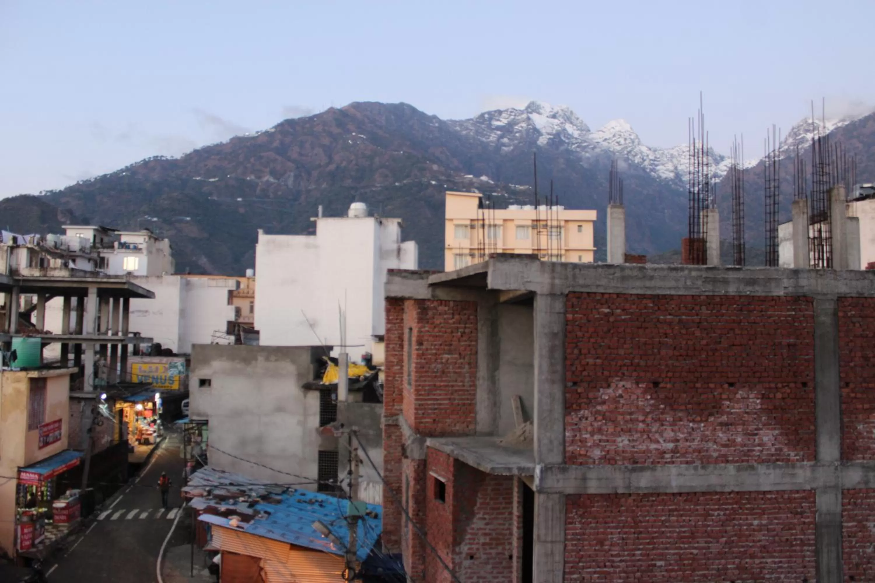 Neighbourhood, Mountain View in Trimrooms JMC Katra