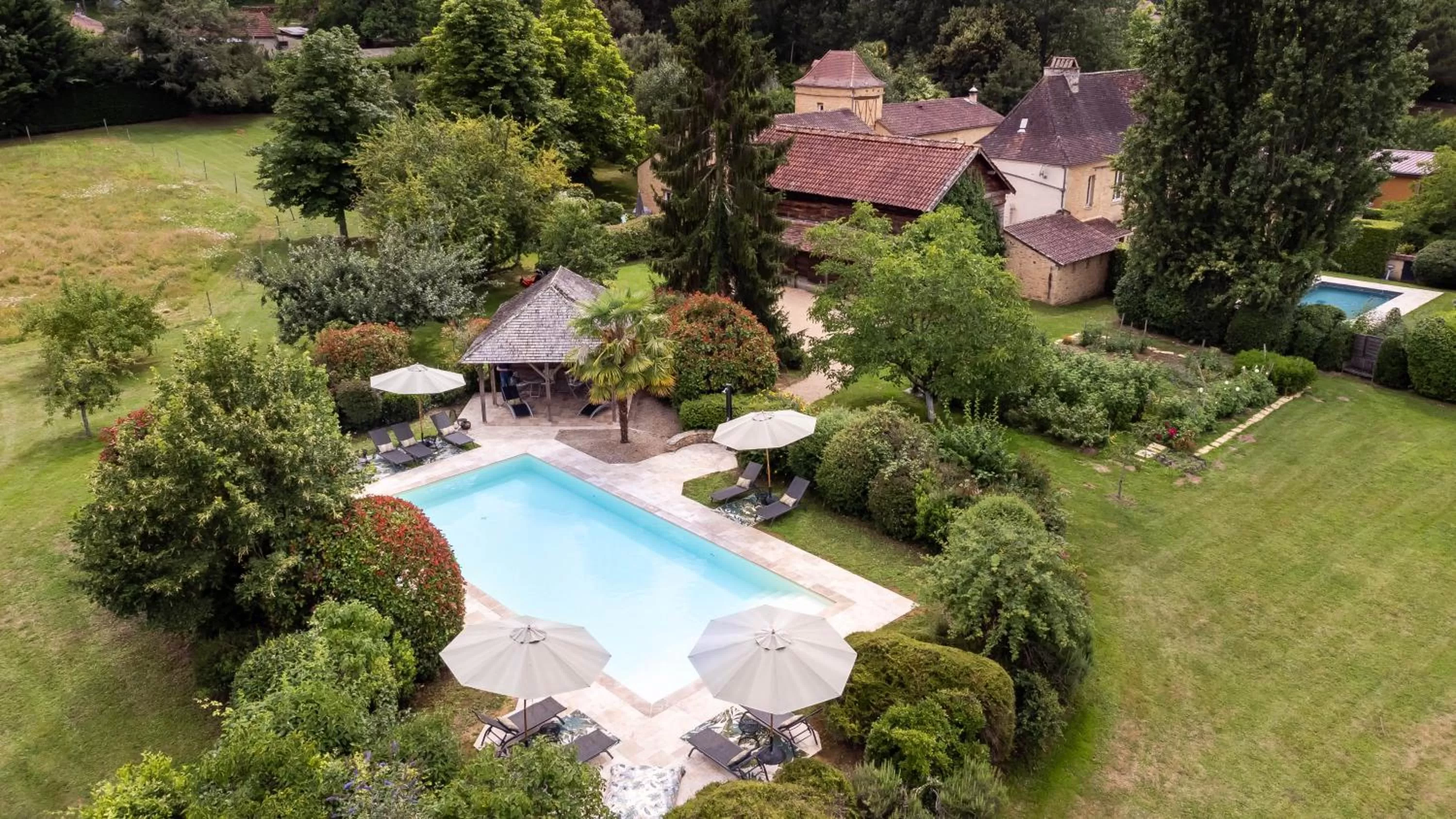Swimming pool in Le Clos Vallis