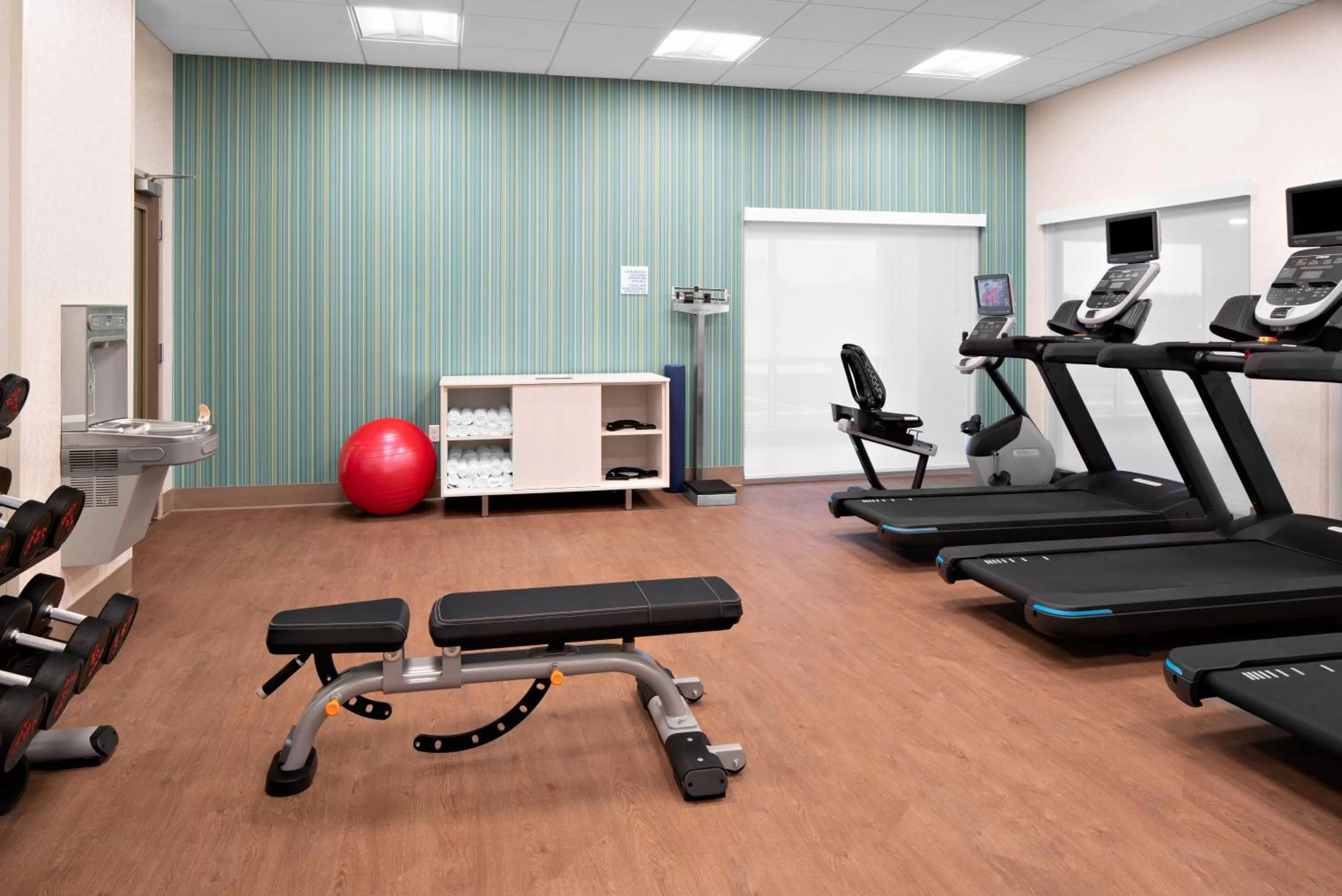 Spa and wellness centre/facilities in Holiday Inn Express & Suites - Elkhorn - Lake Geneva Area by IHG
