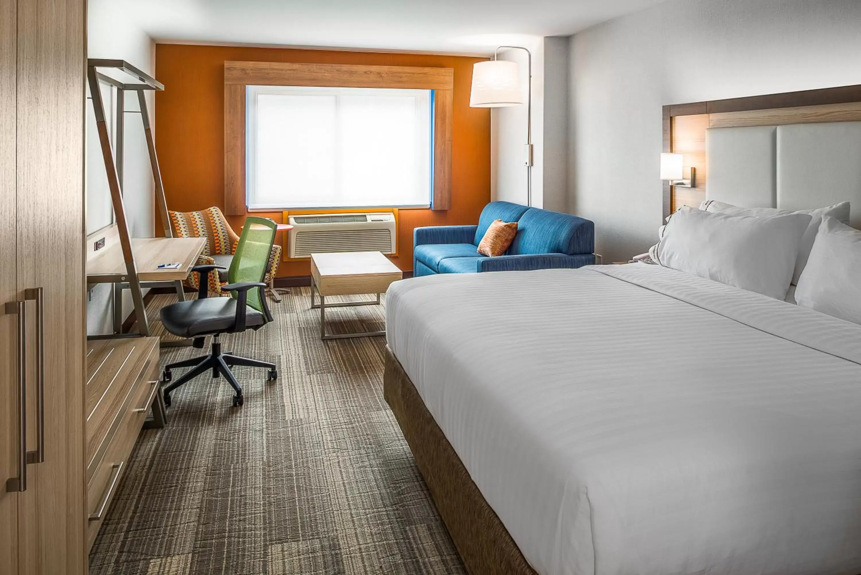 King Room - Hearing Accessible - Non-Smoking in Holiday Inn Express & Suites Halifax - Bedford, an IHG Hotel King Room - Hearing Accessible - Non-Smoking in Holiday Inn Express & Suites Halifax - Bedford, an IHG Hotel