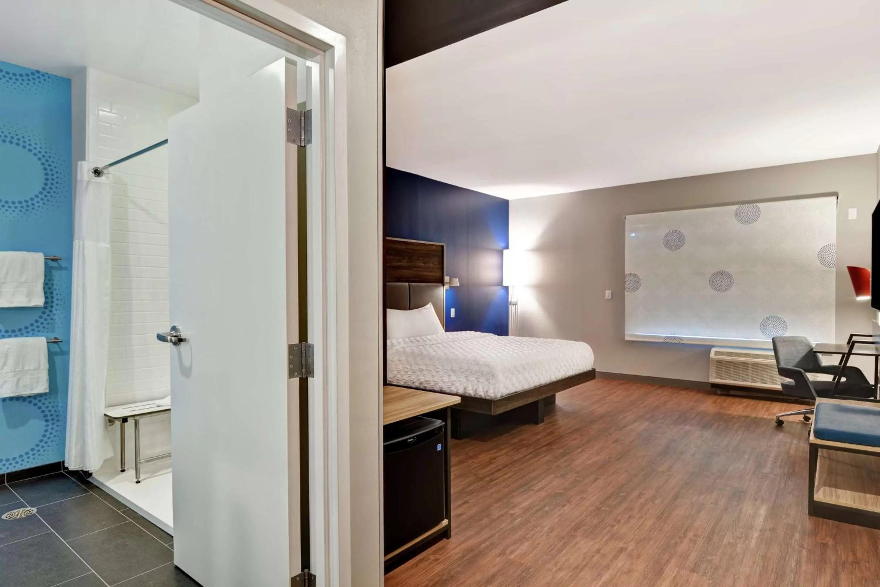 Bathroom, Bed in Tru By Hilton Middletown