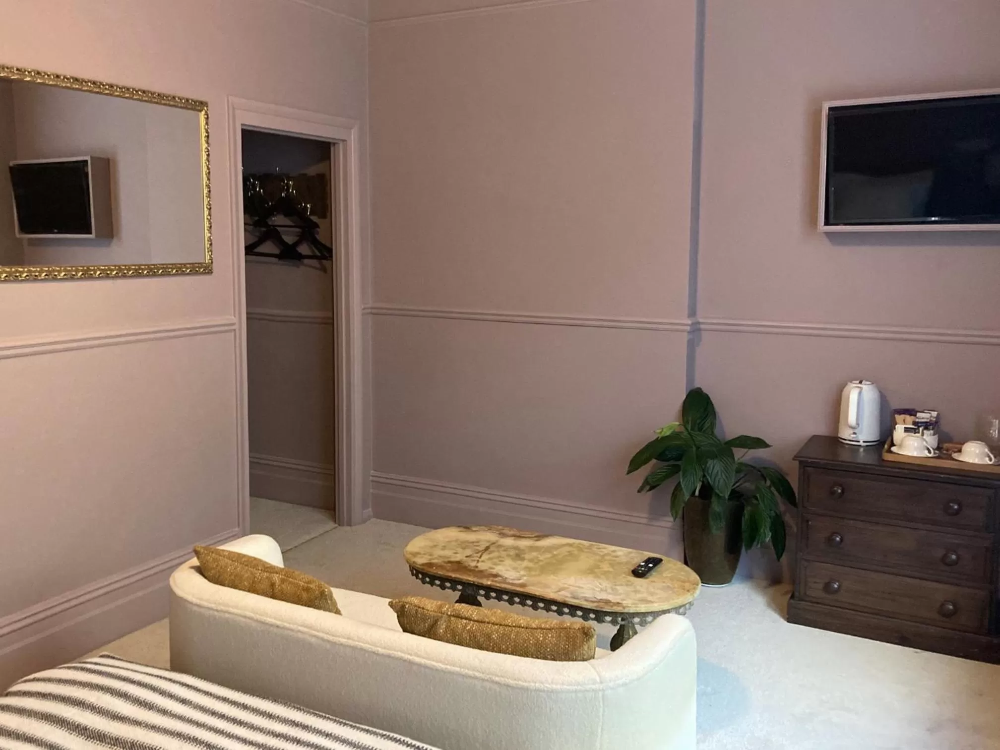 Property building, Bathroom in 15 Grosvenor