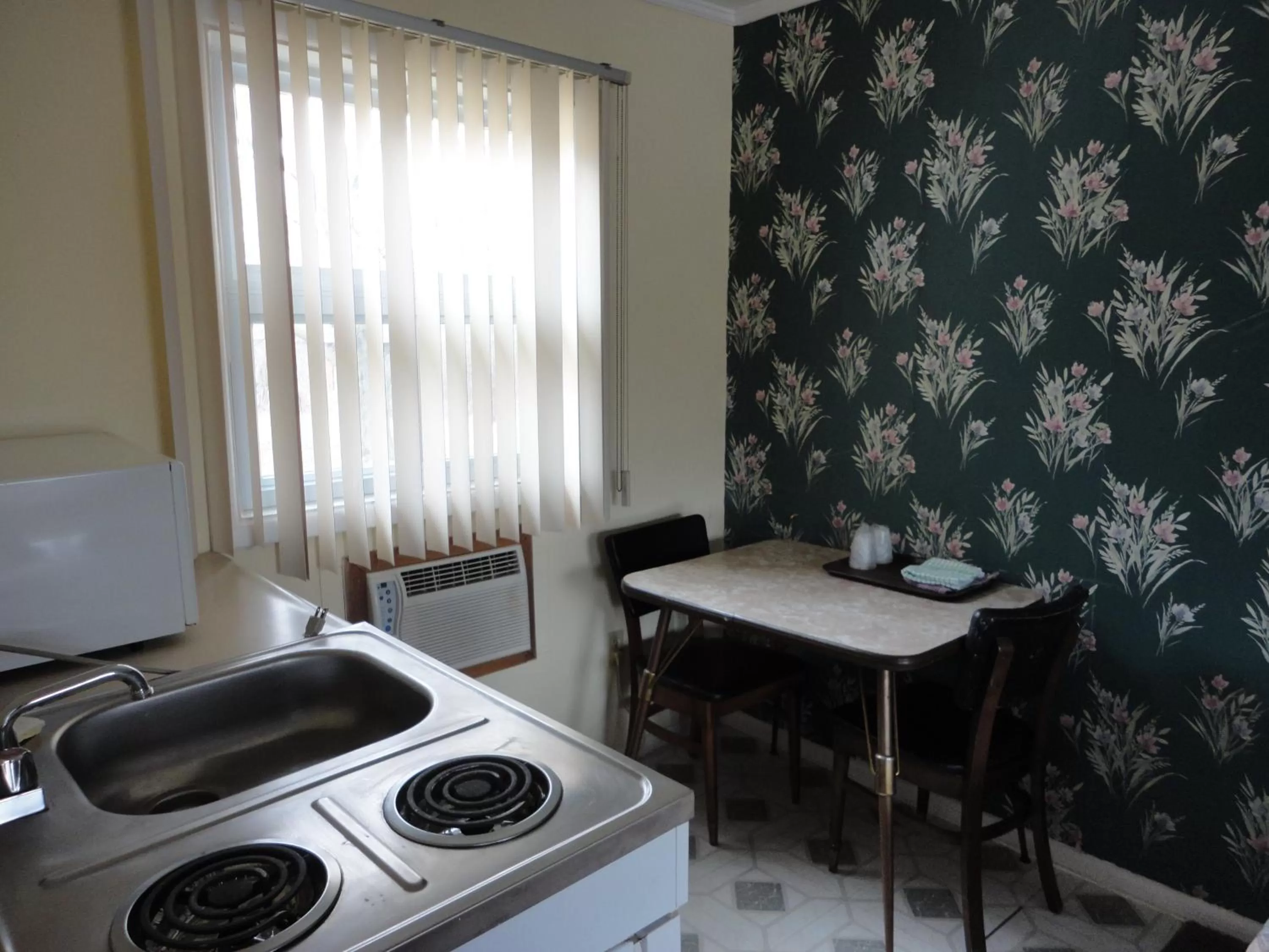 Day in Hipwell's Motel