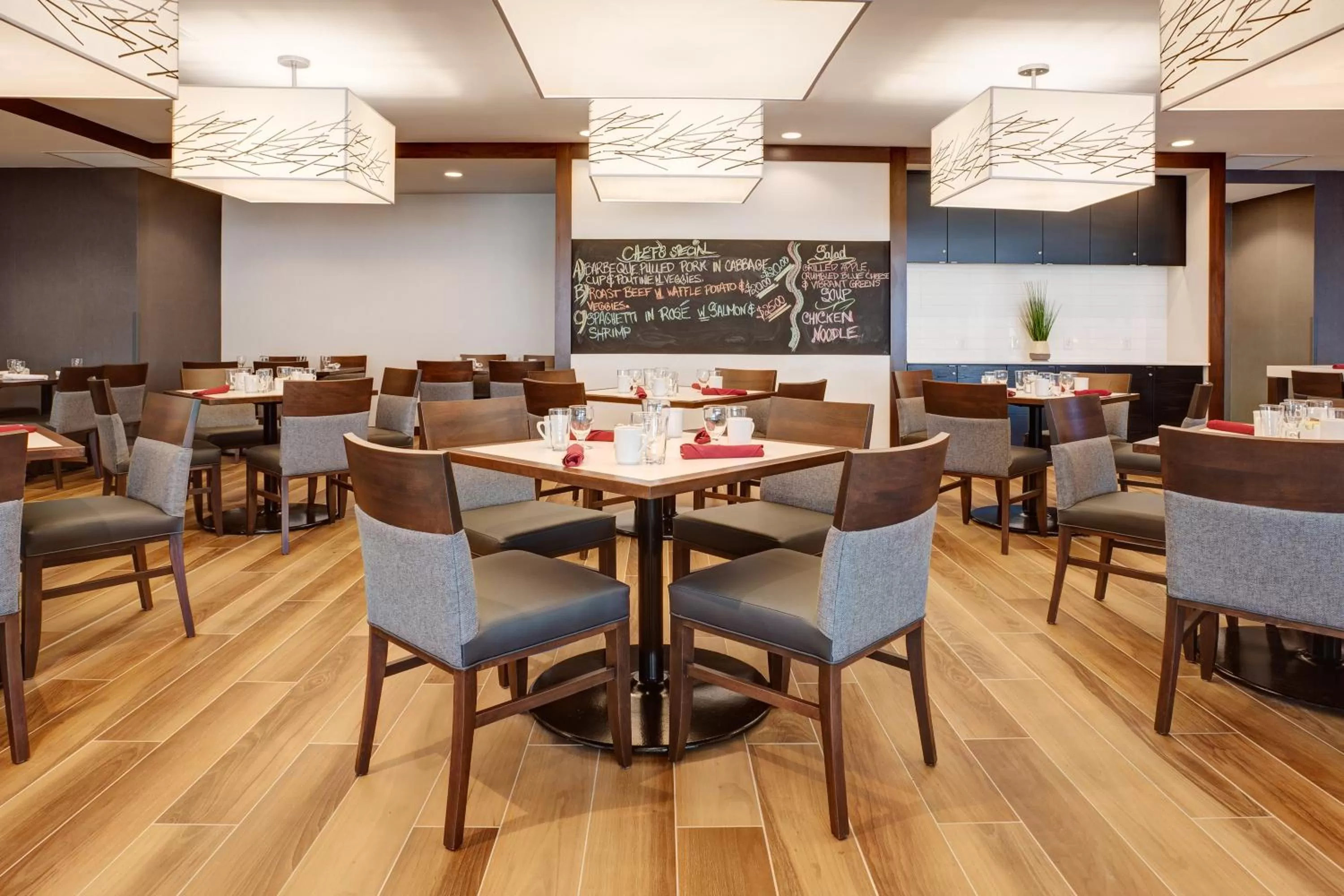 Restaurant/places to eat in Holiday Inn Ottawa East by IHG