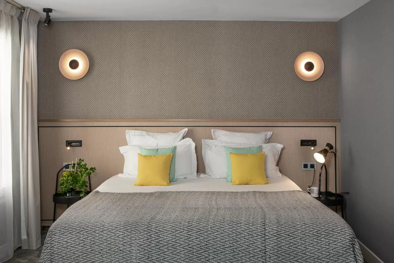 Bed in Hotel Opéra Marigny