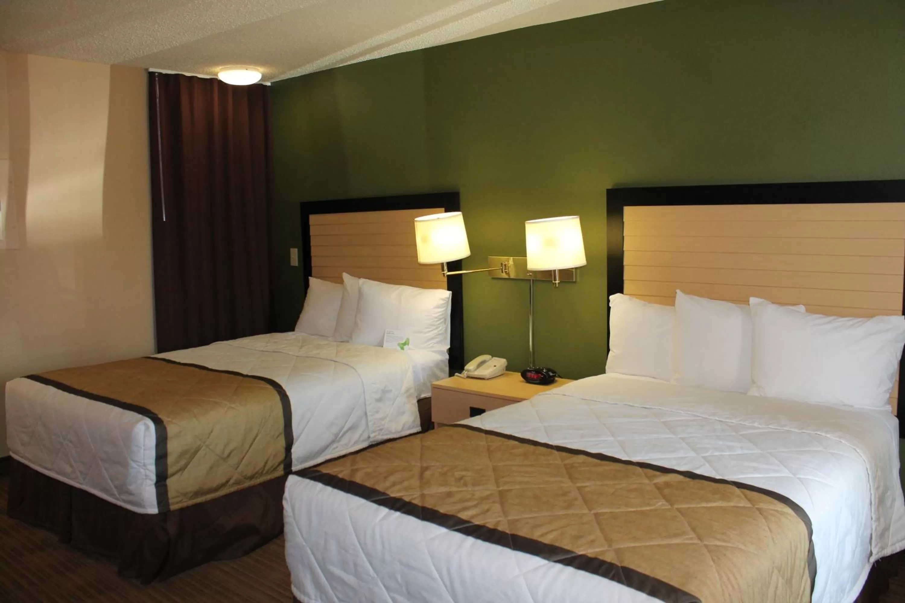 Bed in Extended Stay America Suites - Houston - The Woodlands