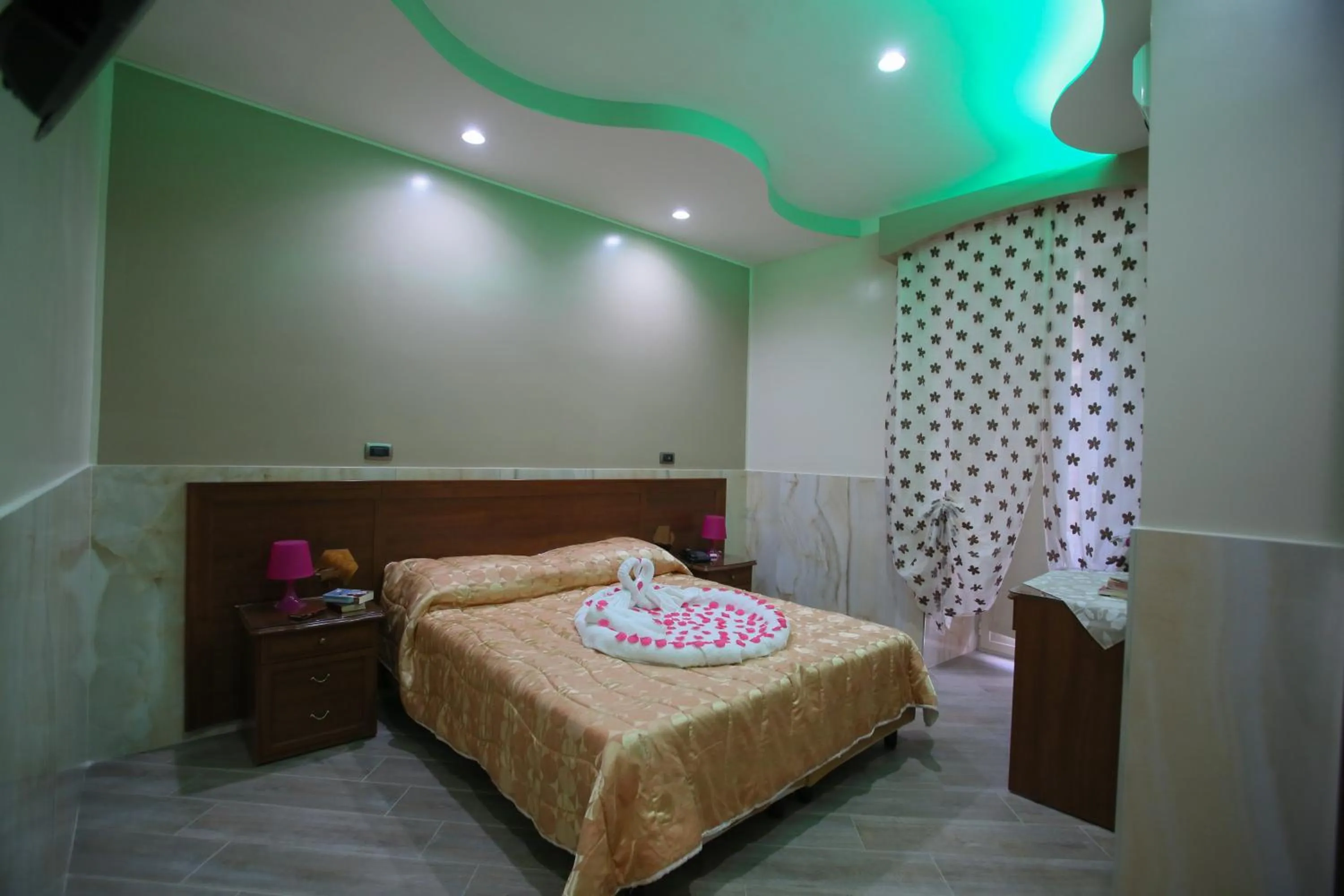 Bedroom, Bed in Hotel Iris