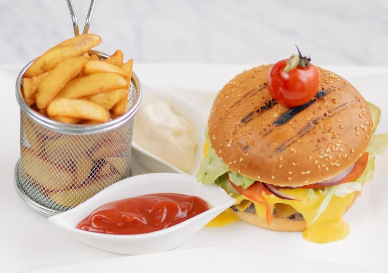 Restaurant/places to eat in Teleferic Grand Hotel