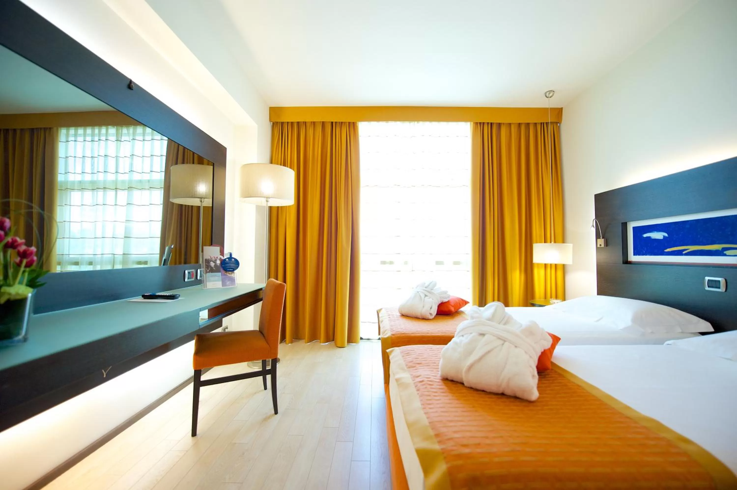 Shower, Bed in Hotel Mercure Siracusa