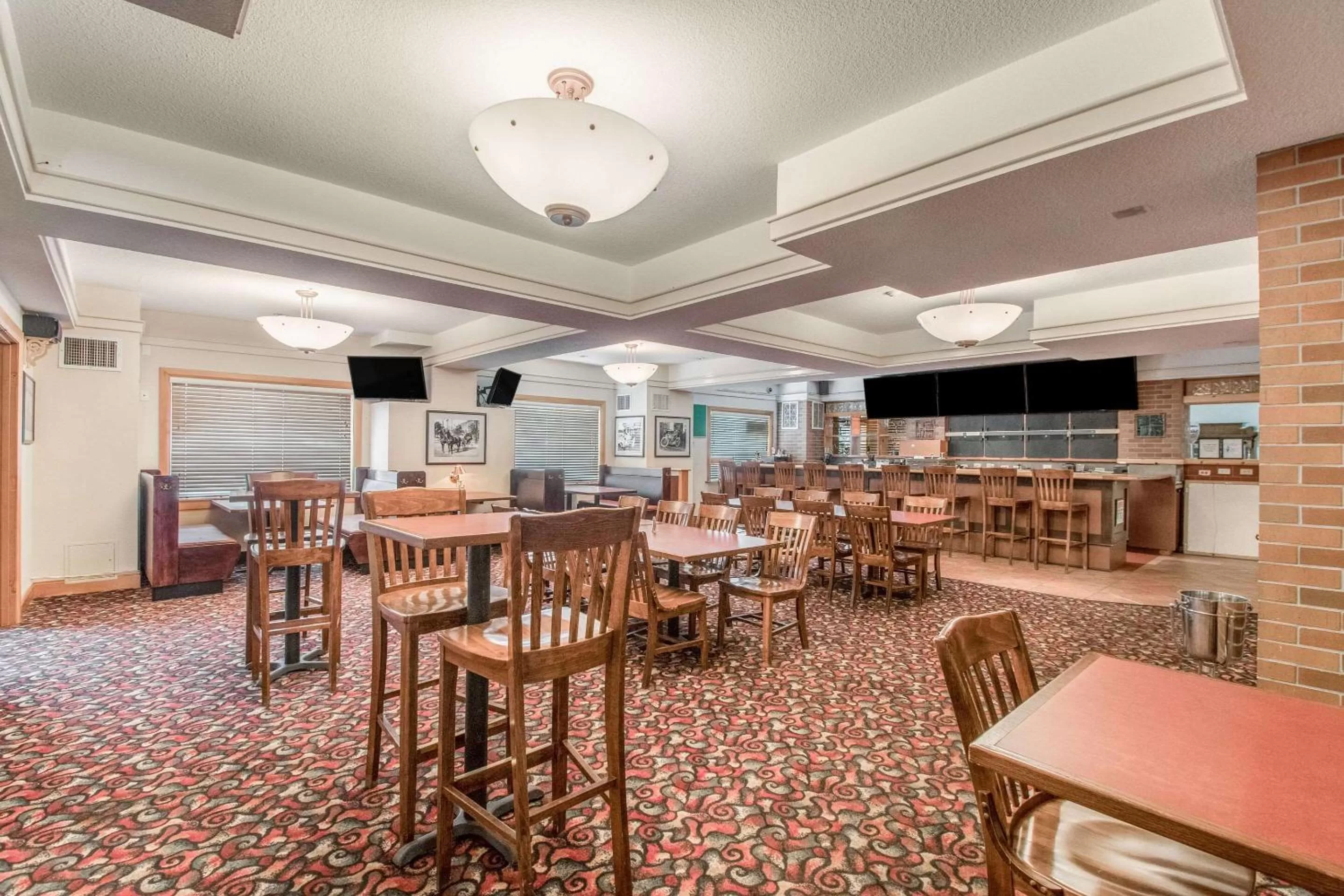 Restaurant/places to eat in Quality Inn