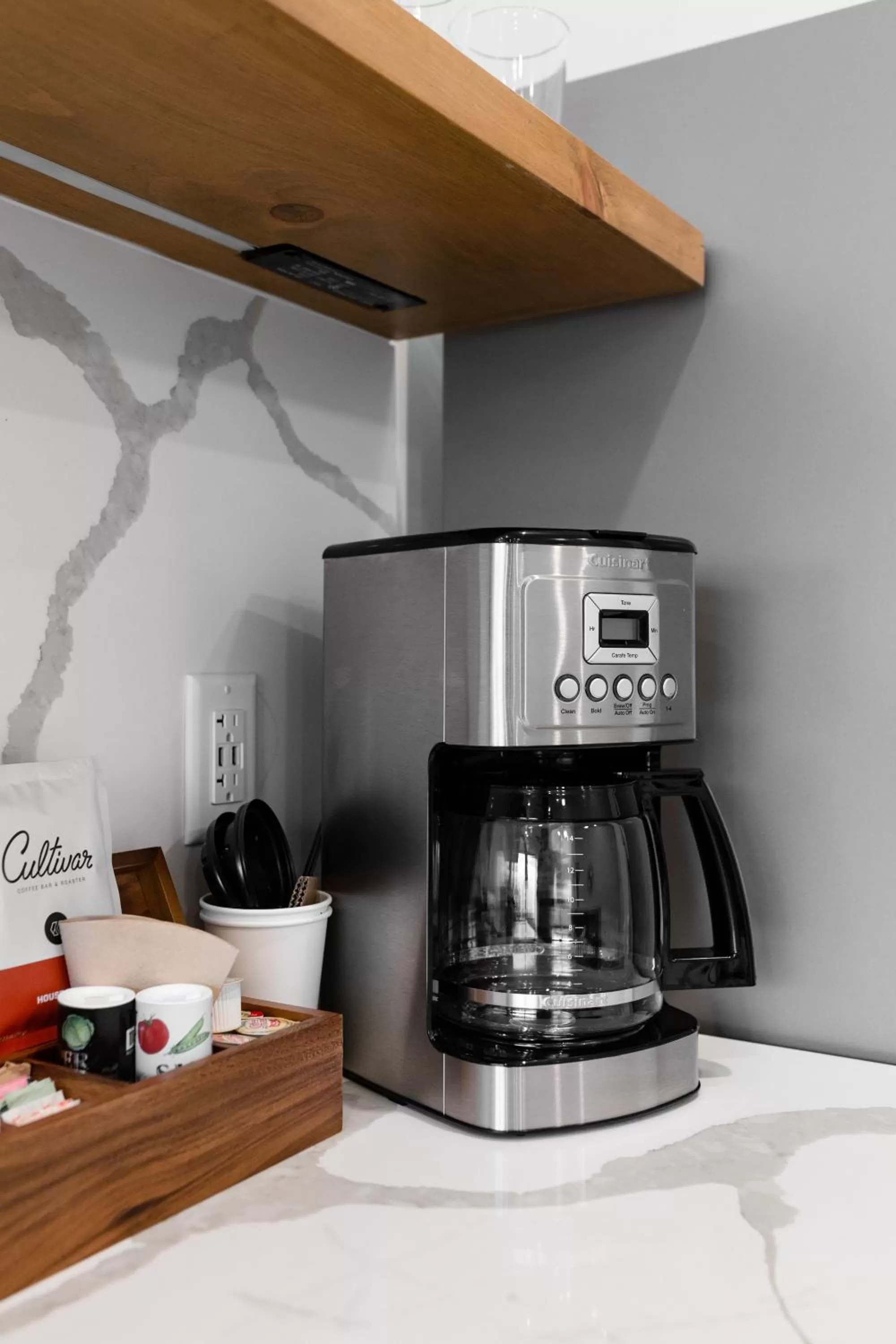 Coffee/tea facilities in Mint House Dallas - Downtown