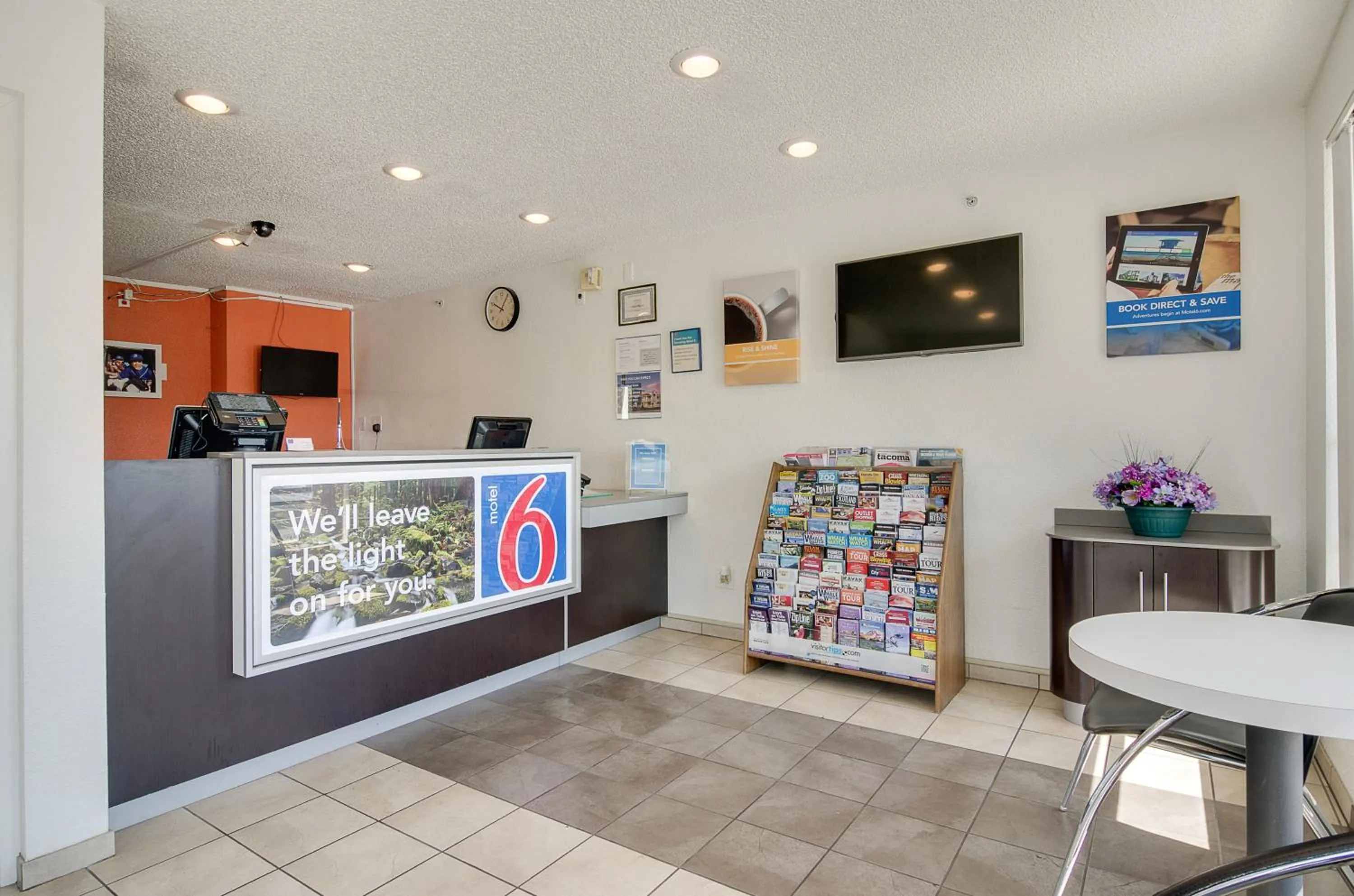 Lobby or reception in Motel 6-Tacoma, WA - South
