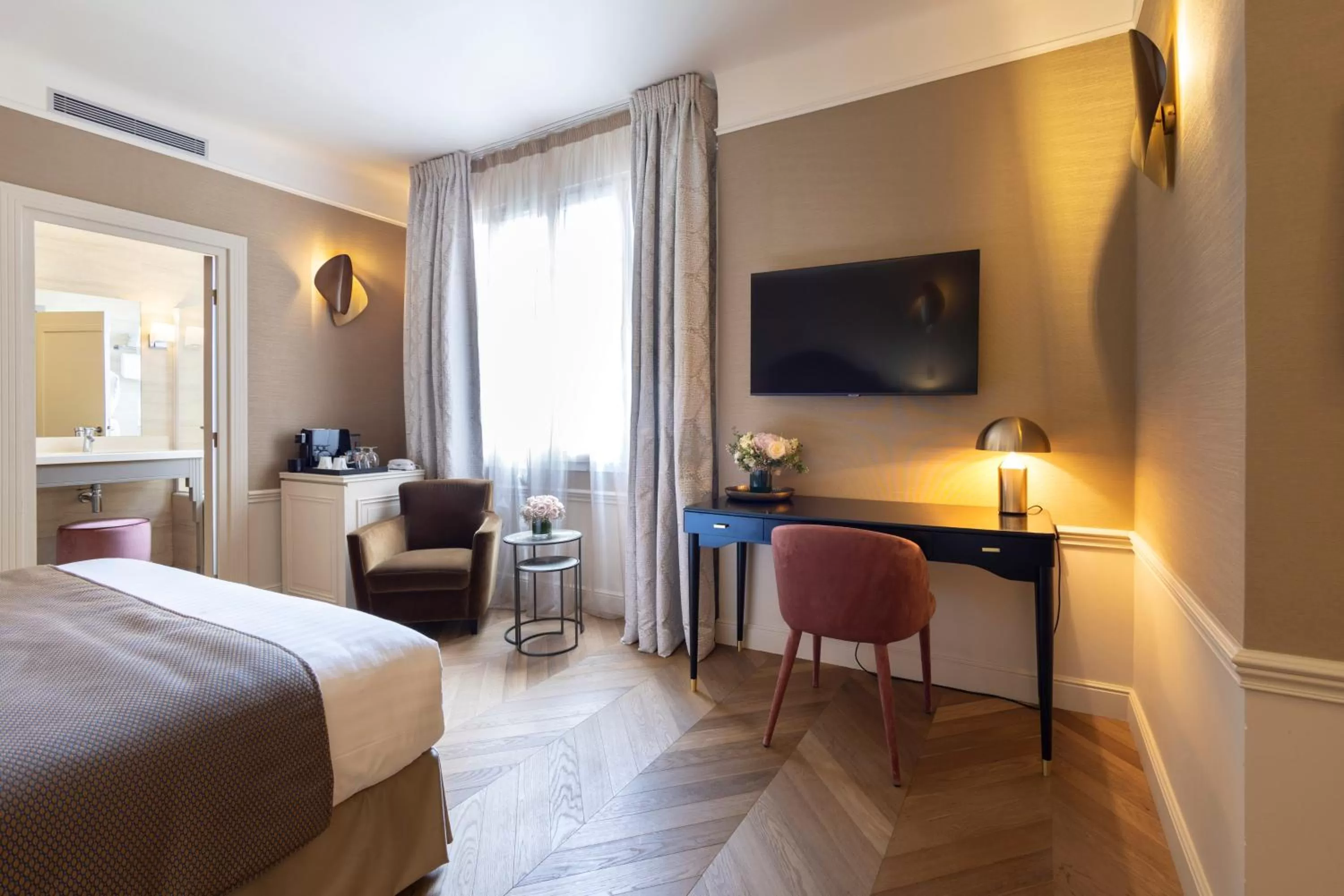 TV and multimedia, Bed in Hotel Residence Foch