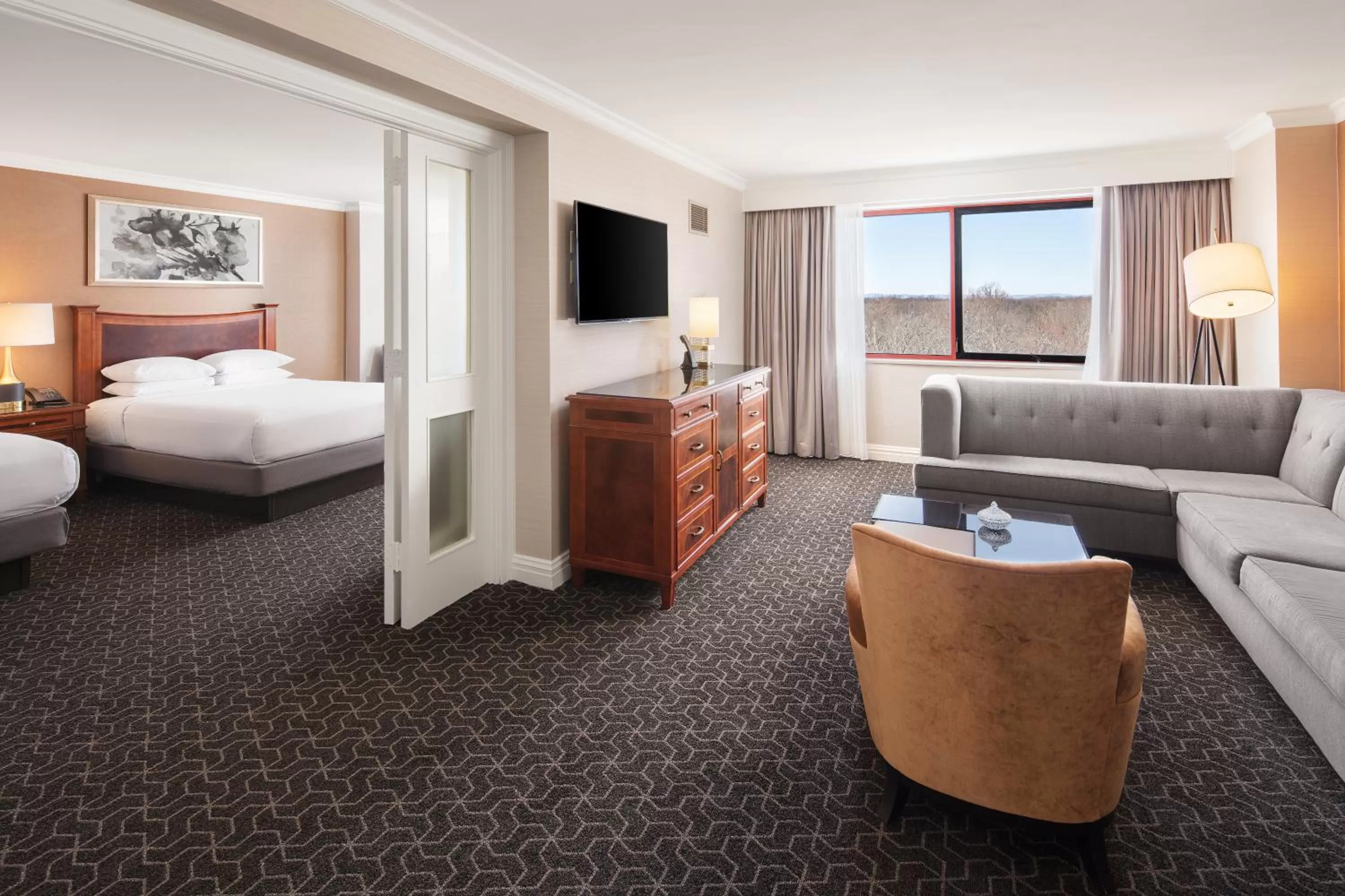 Seating area, Bed in Hilton Short Hills