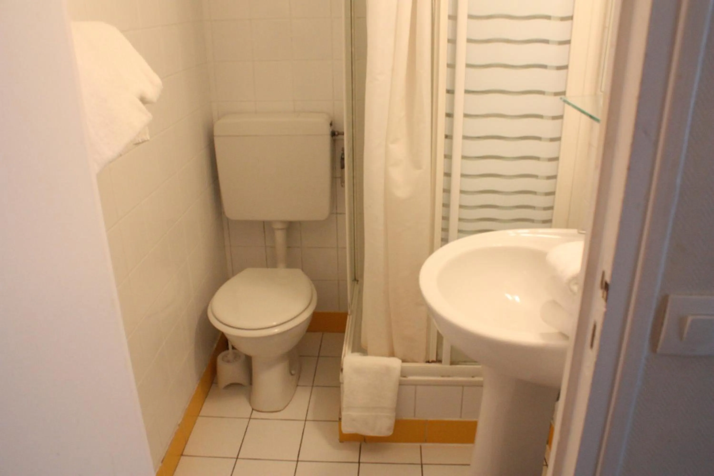 Shower in Hotel Excelsior