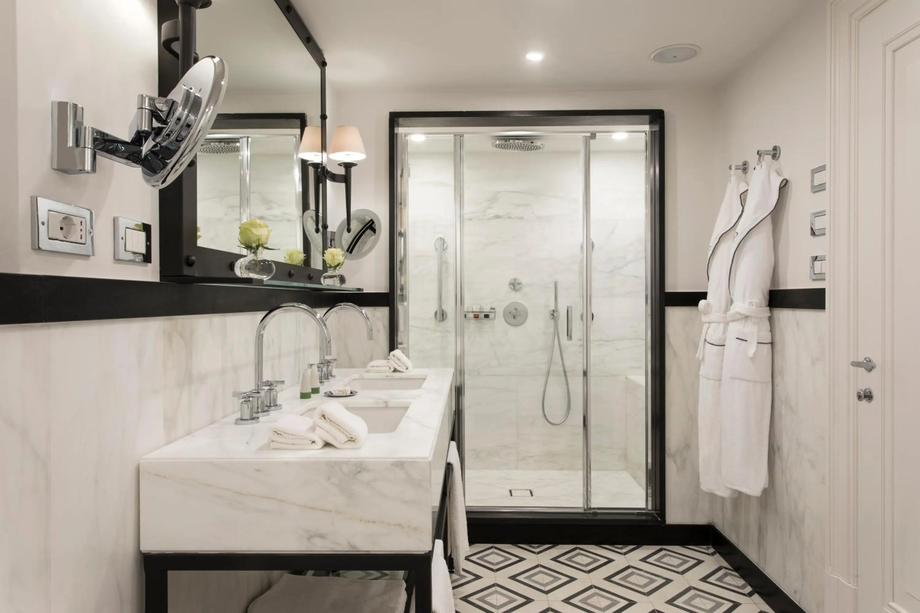 Shower in Rocco Forte Hotel De La Ville