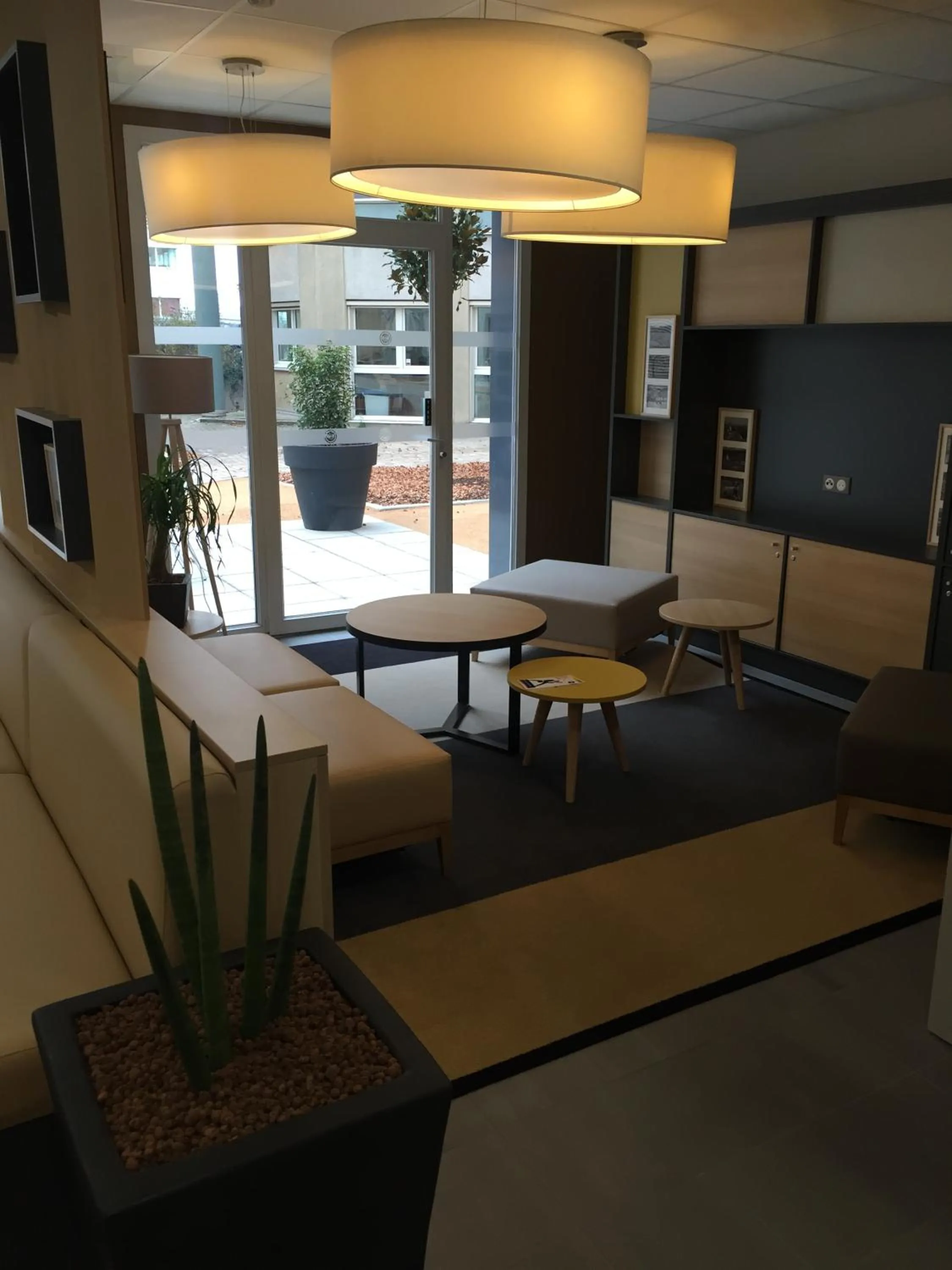 Seating area in B&B HOTEL Lyon Caluire Cité Internationale