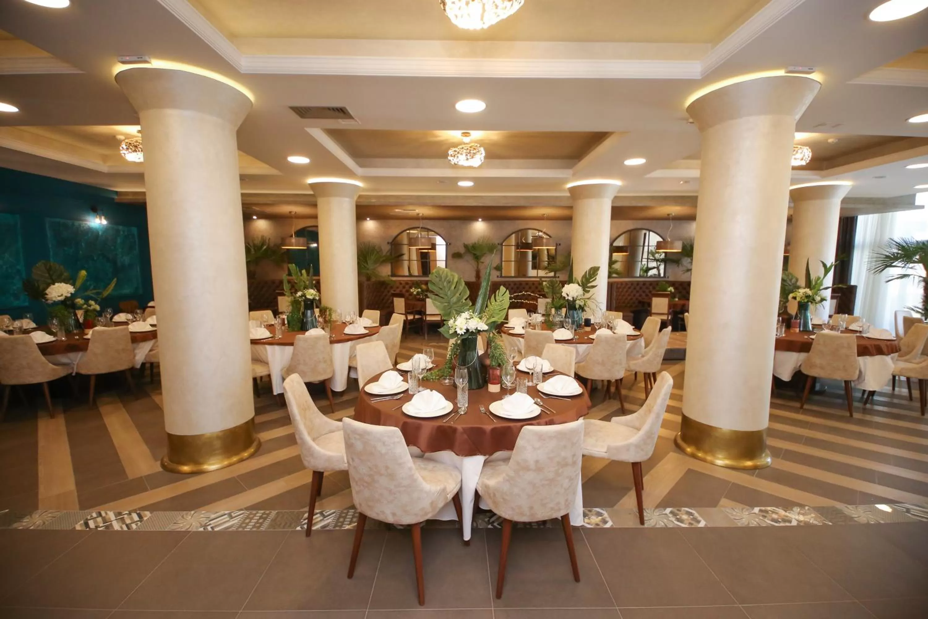 Restaurant/places to eat in Bajadera Lux