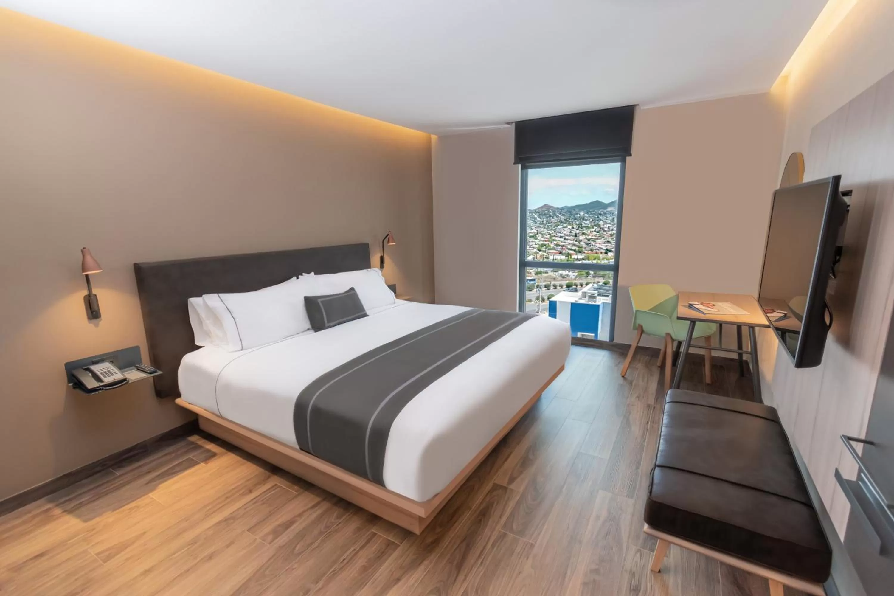 Photo of the whole room, Bed in Highland Chihuahua