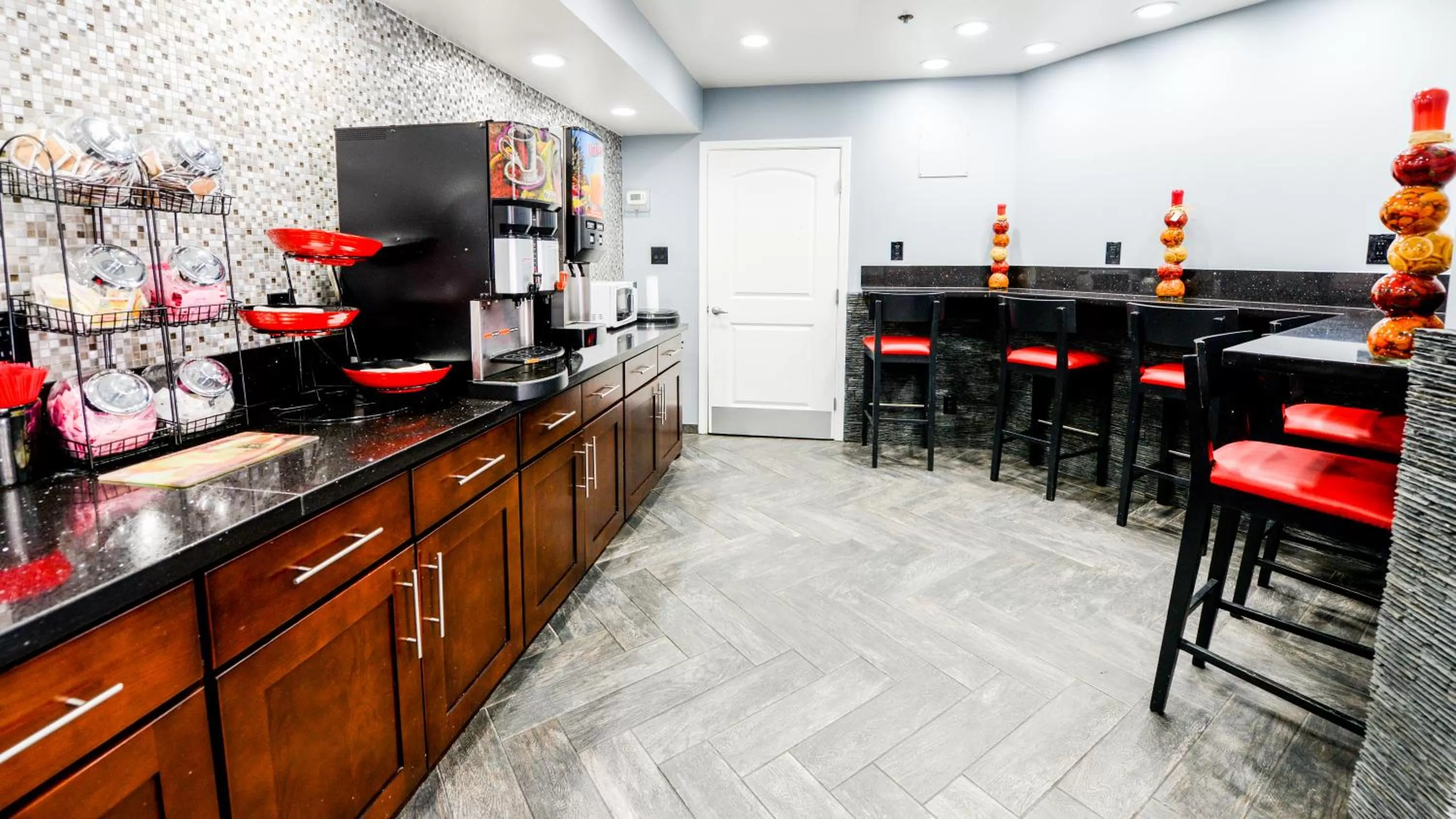 Food in Hollywood Inn Express LAX