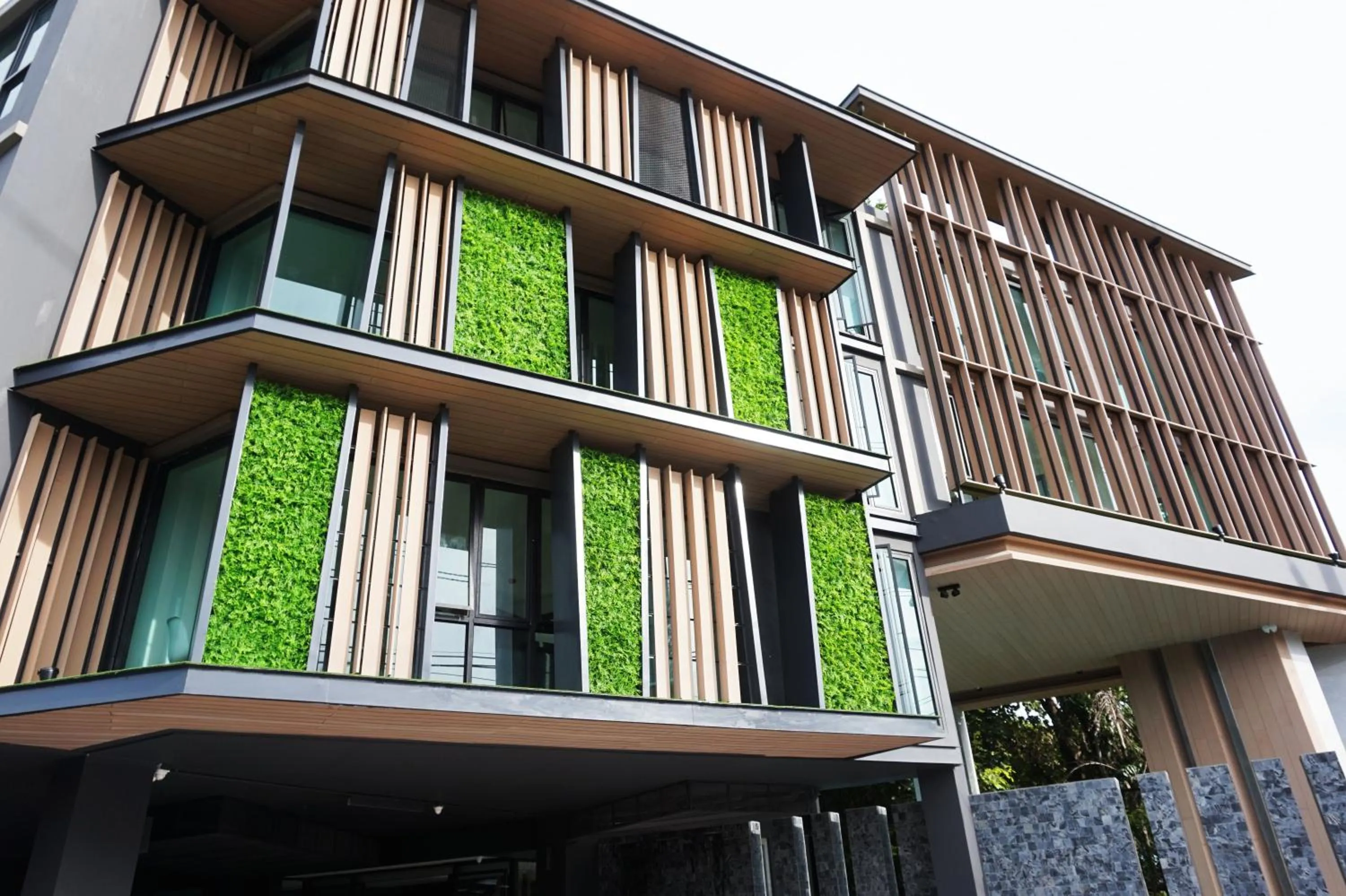 Facade/entrance in Pause and Play Hotel