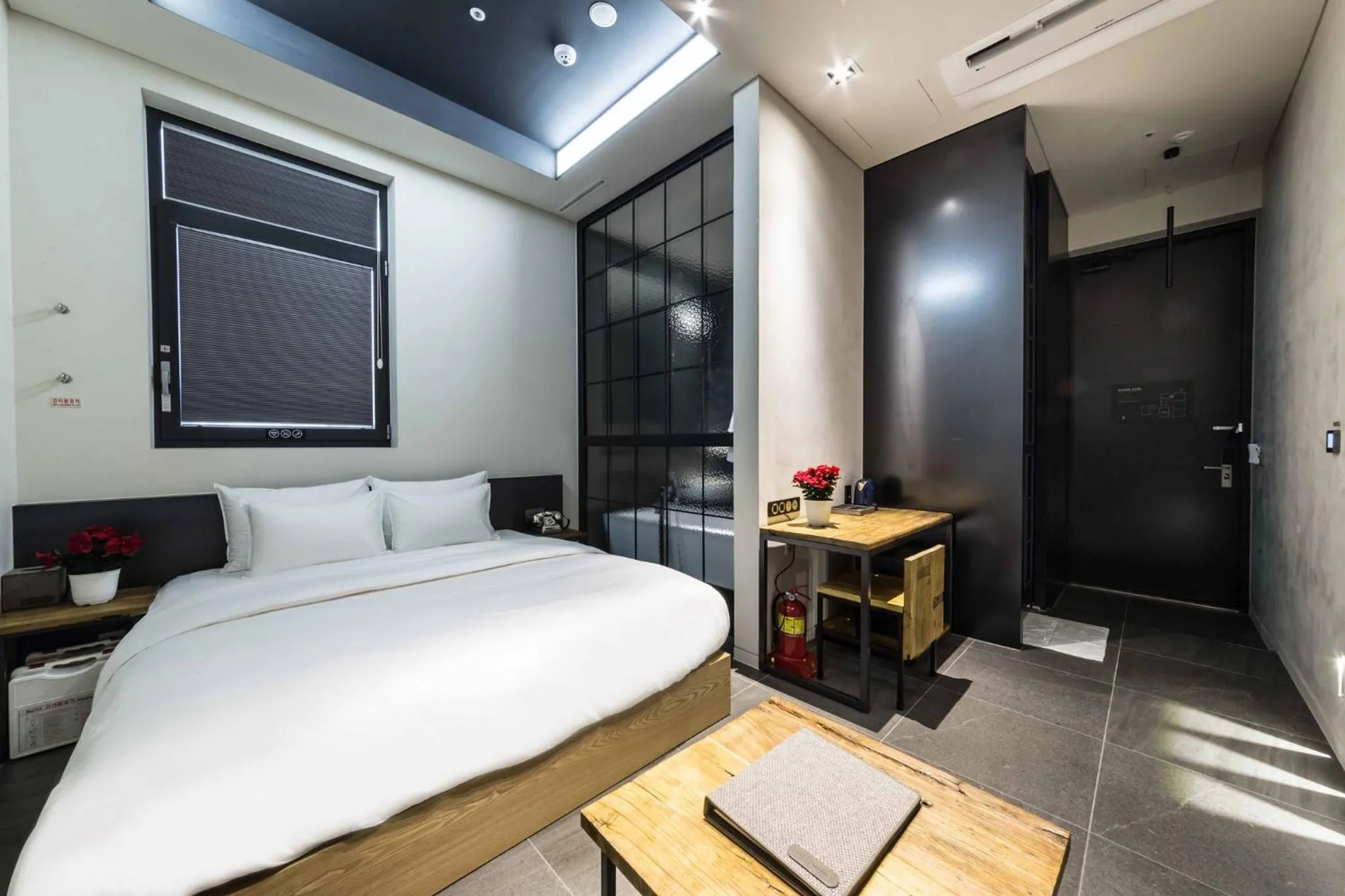 Deluxe Double Room in Hotel The Artist Dongdaemun