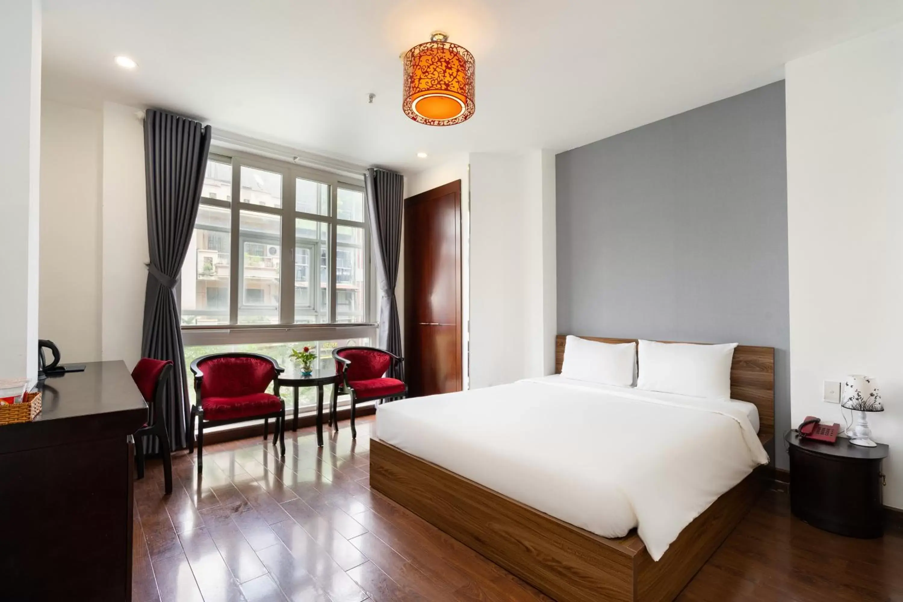 Deluxe Double Room with City View in A&A Toronto Hotel Deluxe Double Room with City View in A&A Toronto Hotel