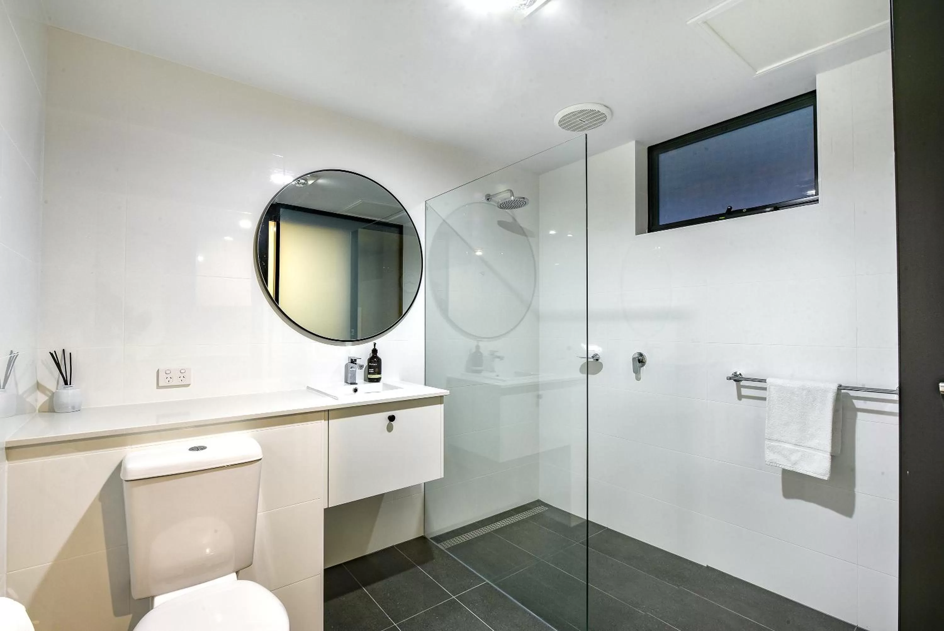 Bathroom in Aloha Central Premium Studios