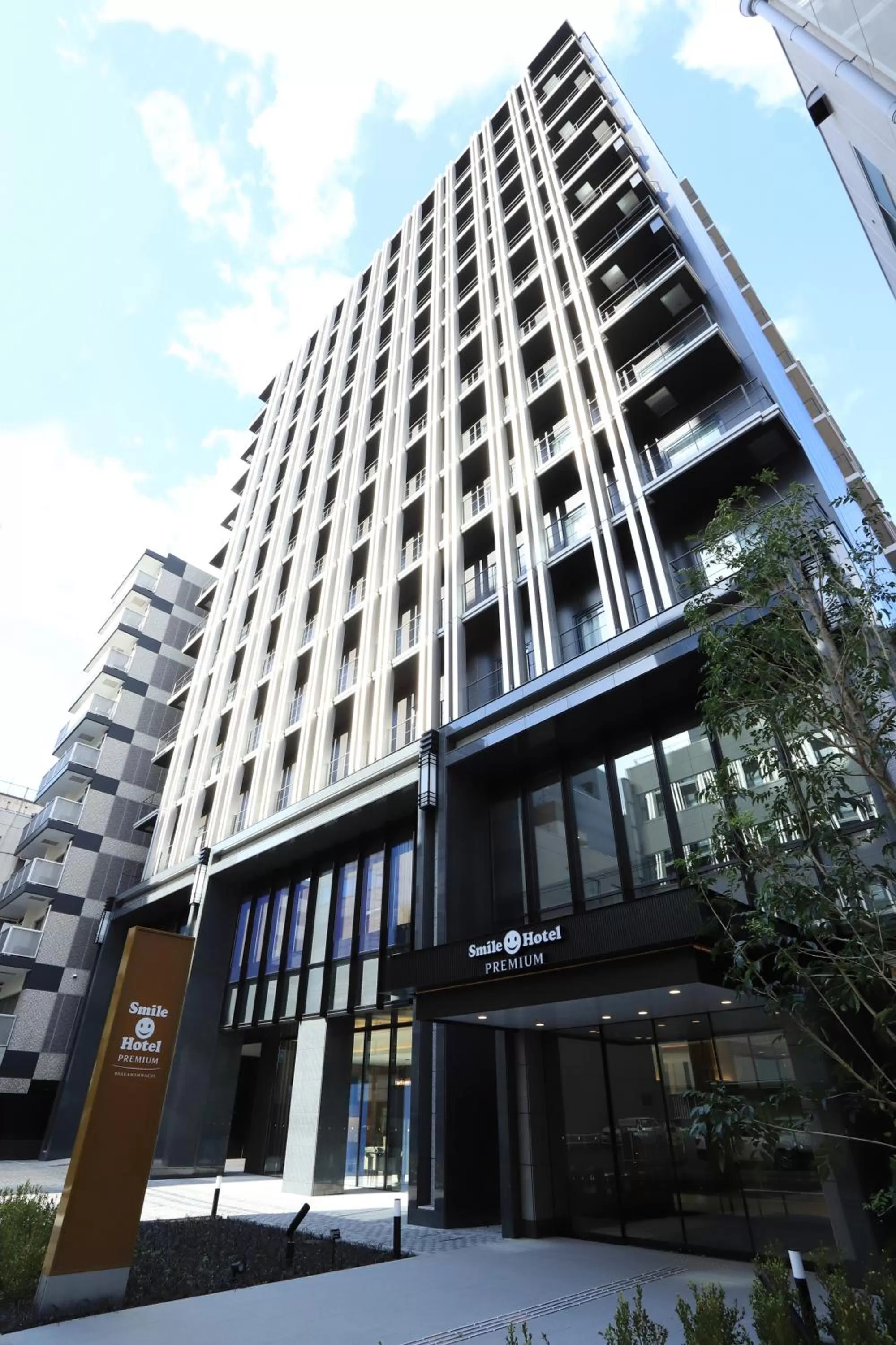 Facade/entrance in Smile Hotel Premium Osaka Hommachi