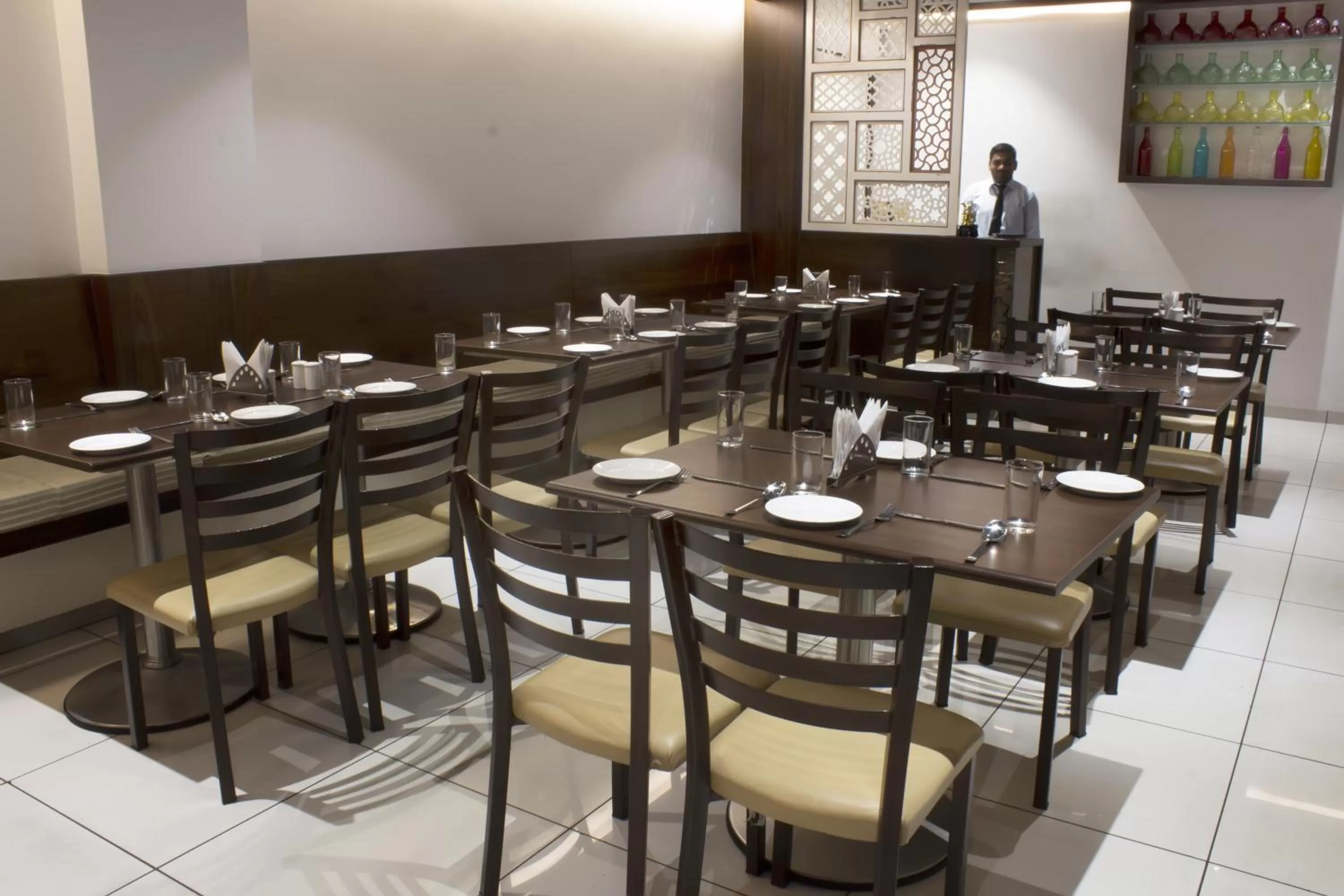 Restaurant/places to eat in Hotel SRI SRI EXECUTIVE KOLHAPUR NEAR MAHALAXMI TEMPLE