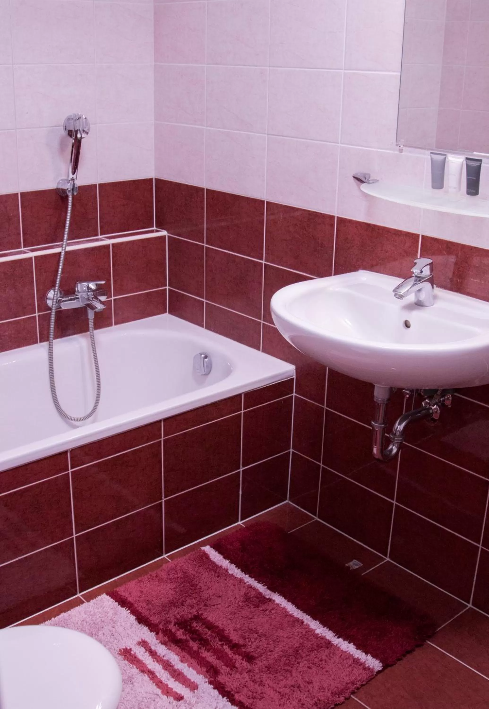 Bathroom in Keleti Aparthotel