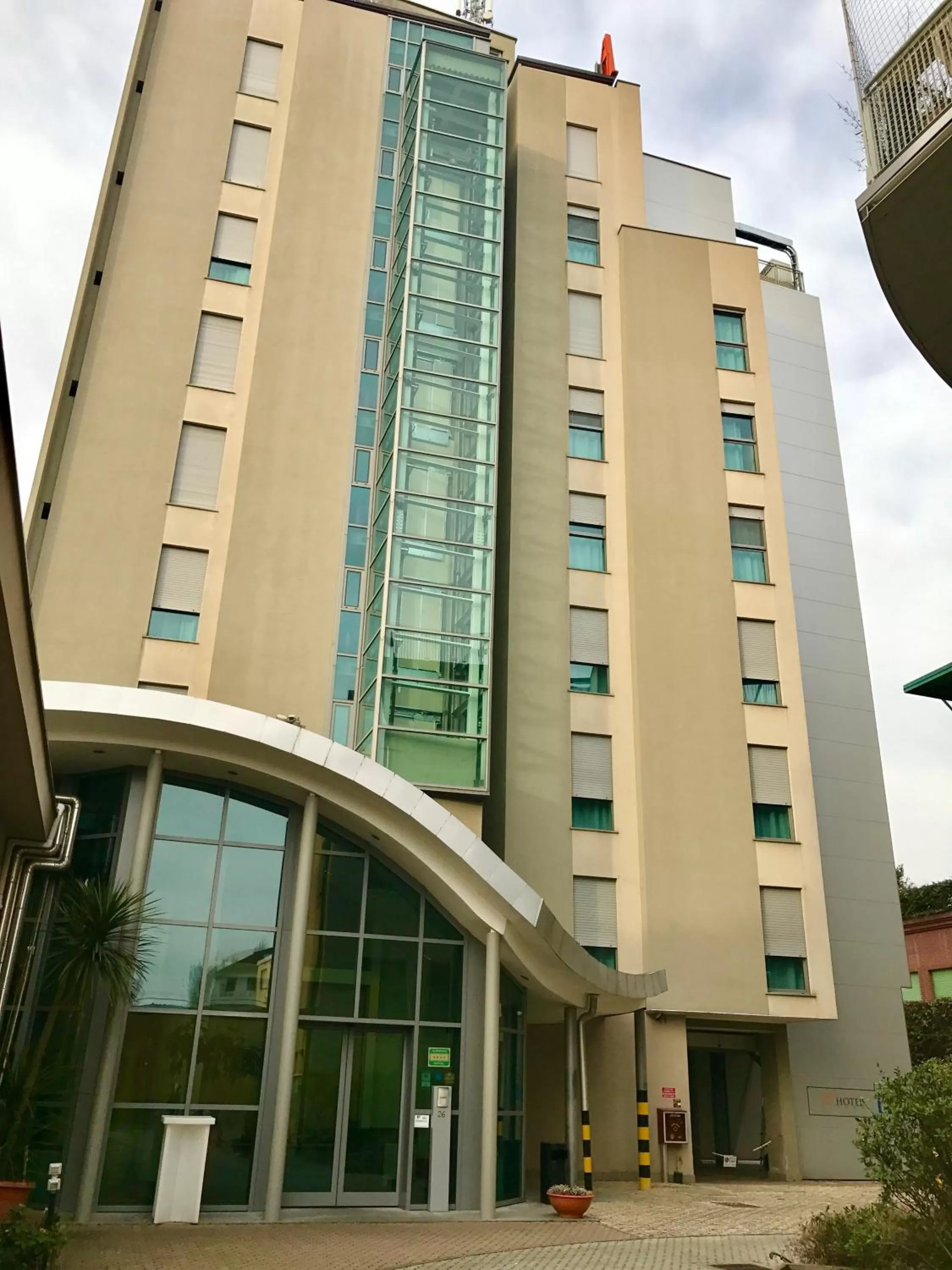 Facade/entrance in MiHotel