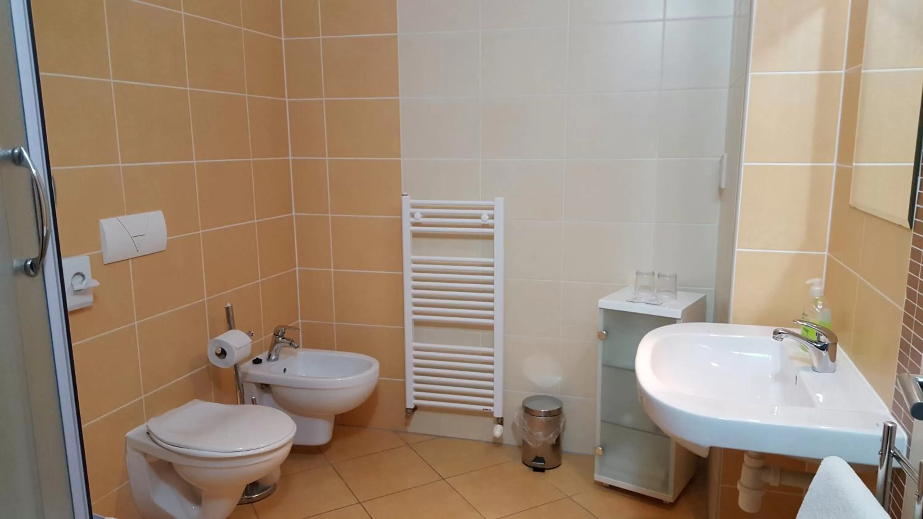 Bathroom in garni Hotel S.O.G.* * *