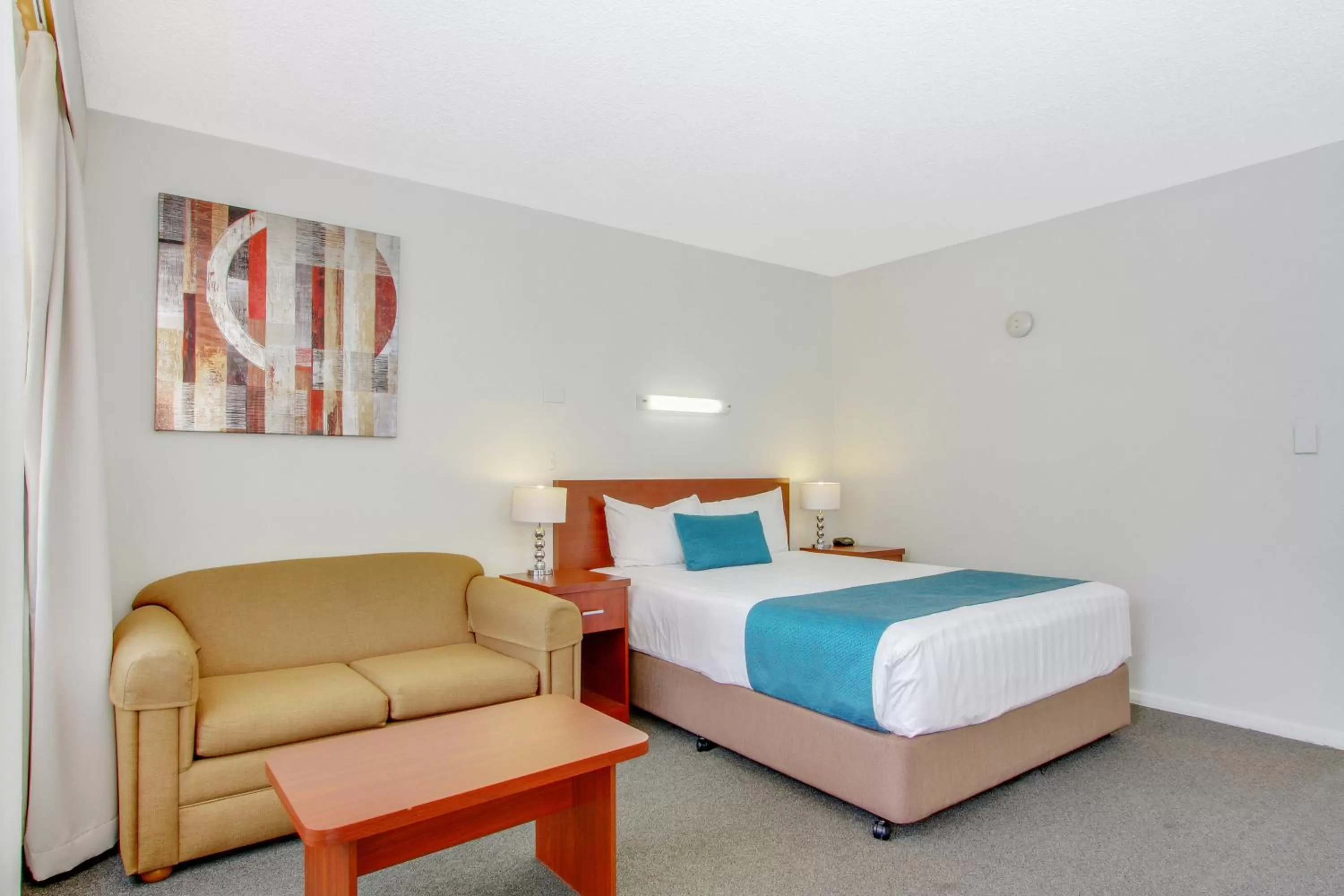 Bedroom, Bed in Thunderbird Motel Yass