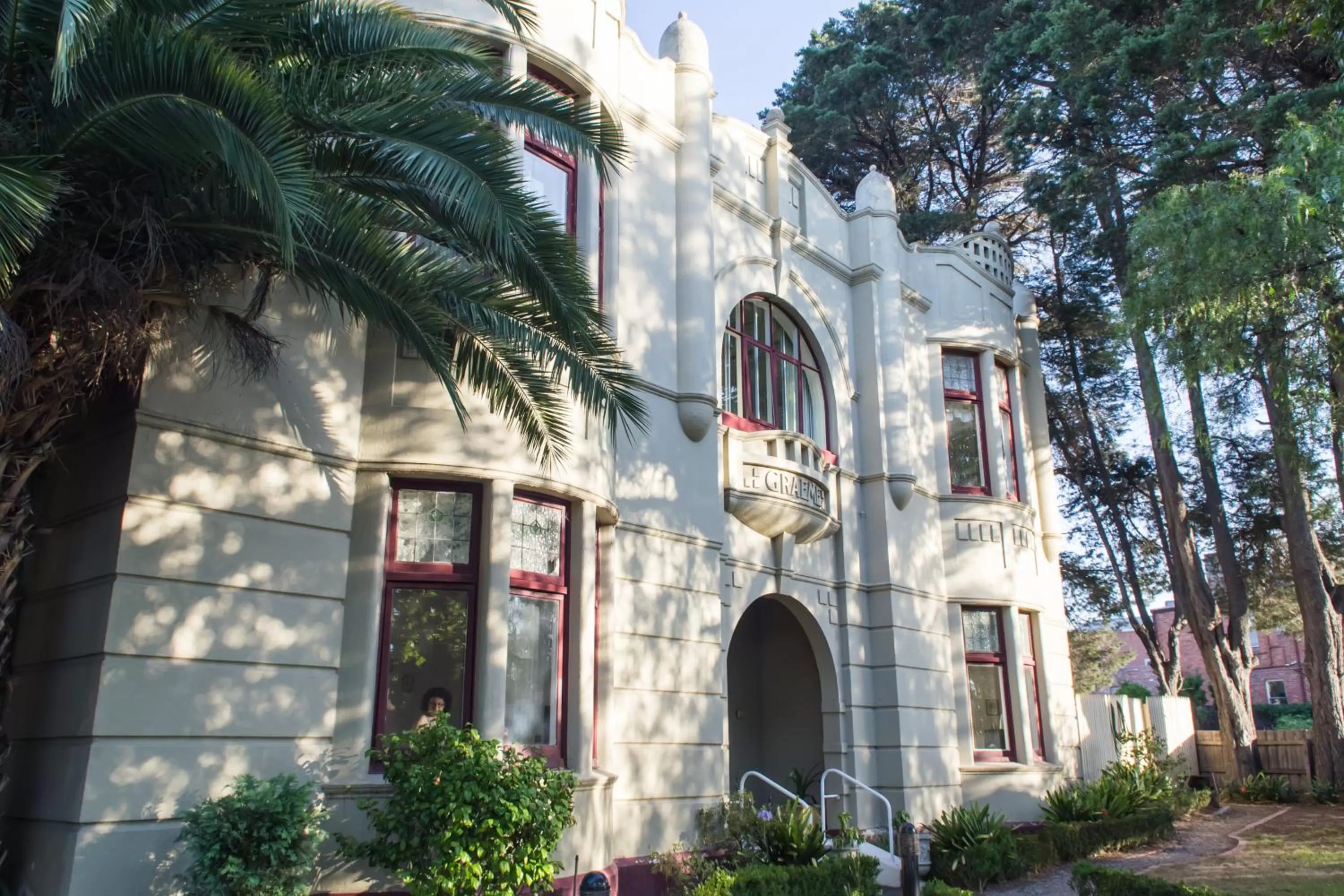 Facade/entrance in Toorak Manor Hotel Free Parking
