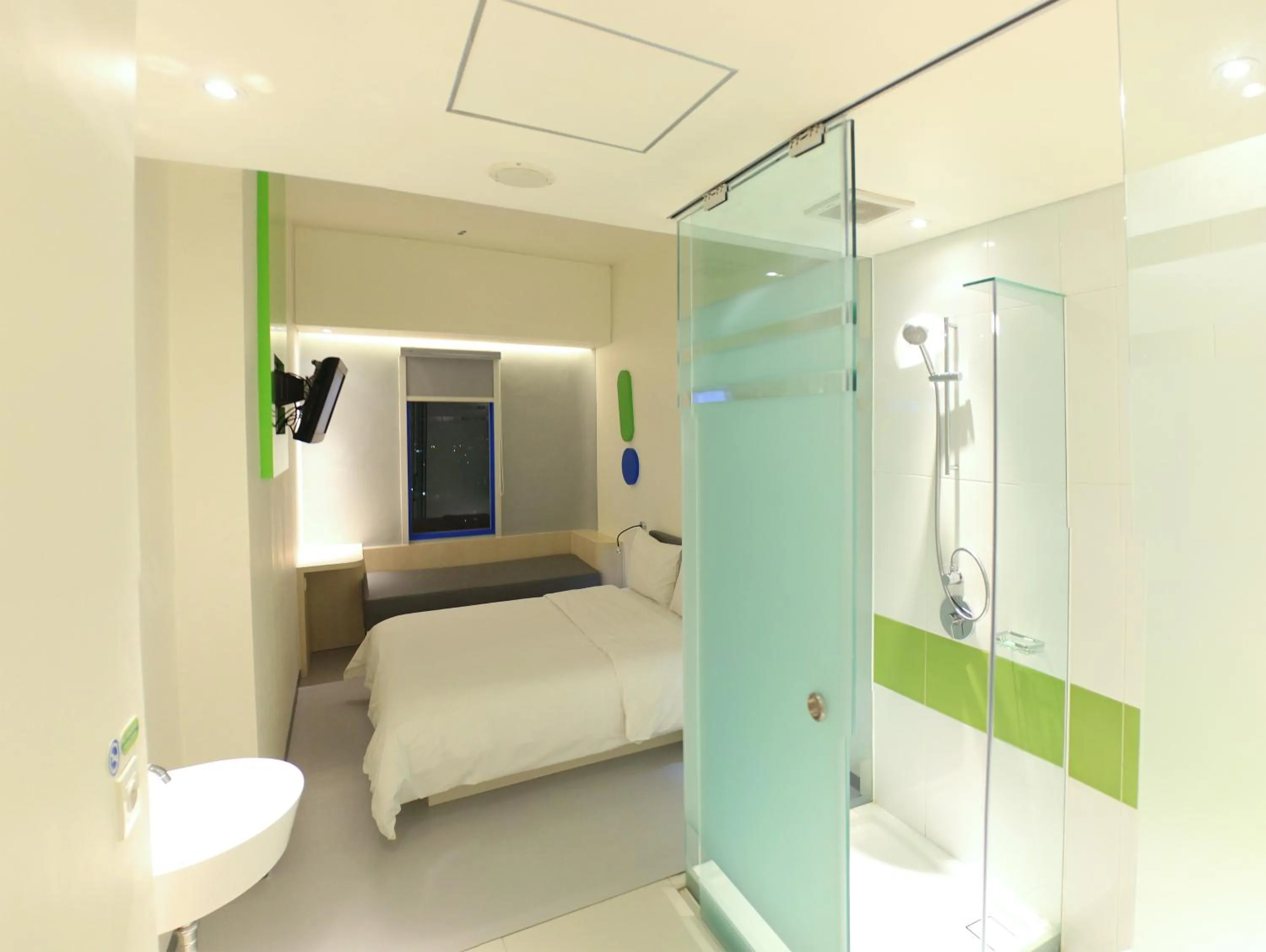 Bathroom, Bed in POP! Hotel Festival Citylink