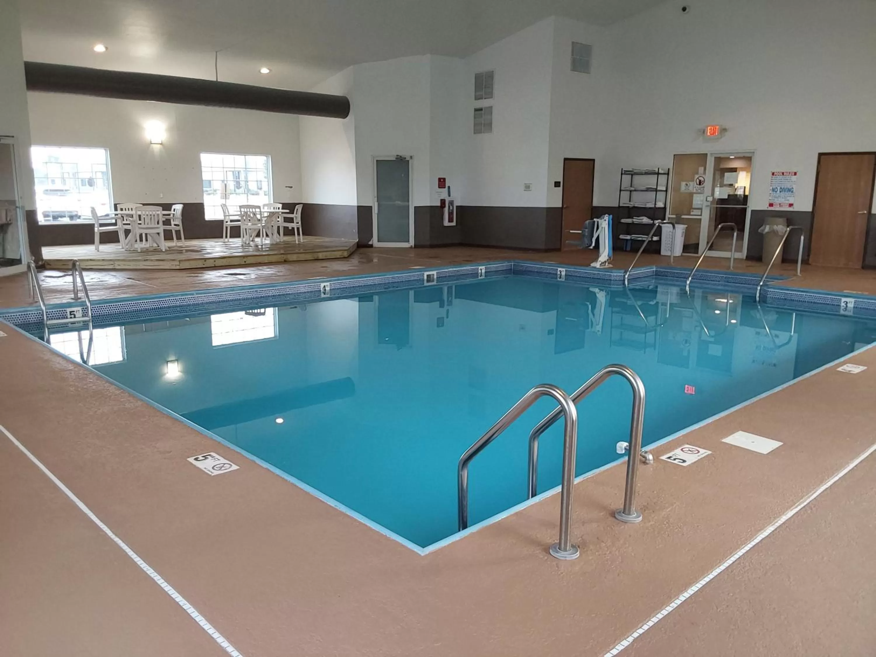 Swimming pool in Comfort Inn Story City