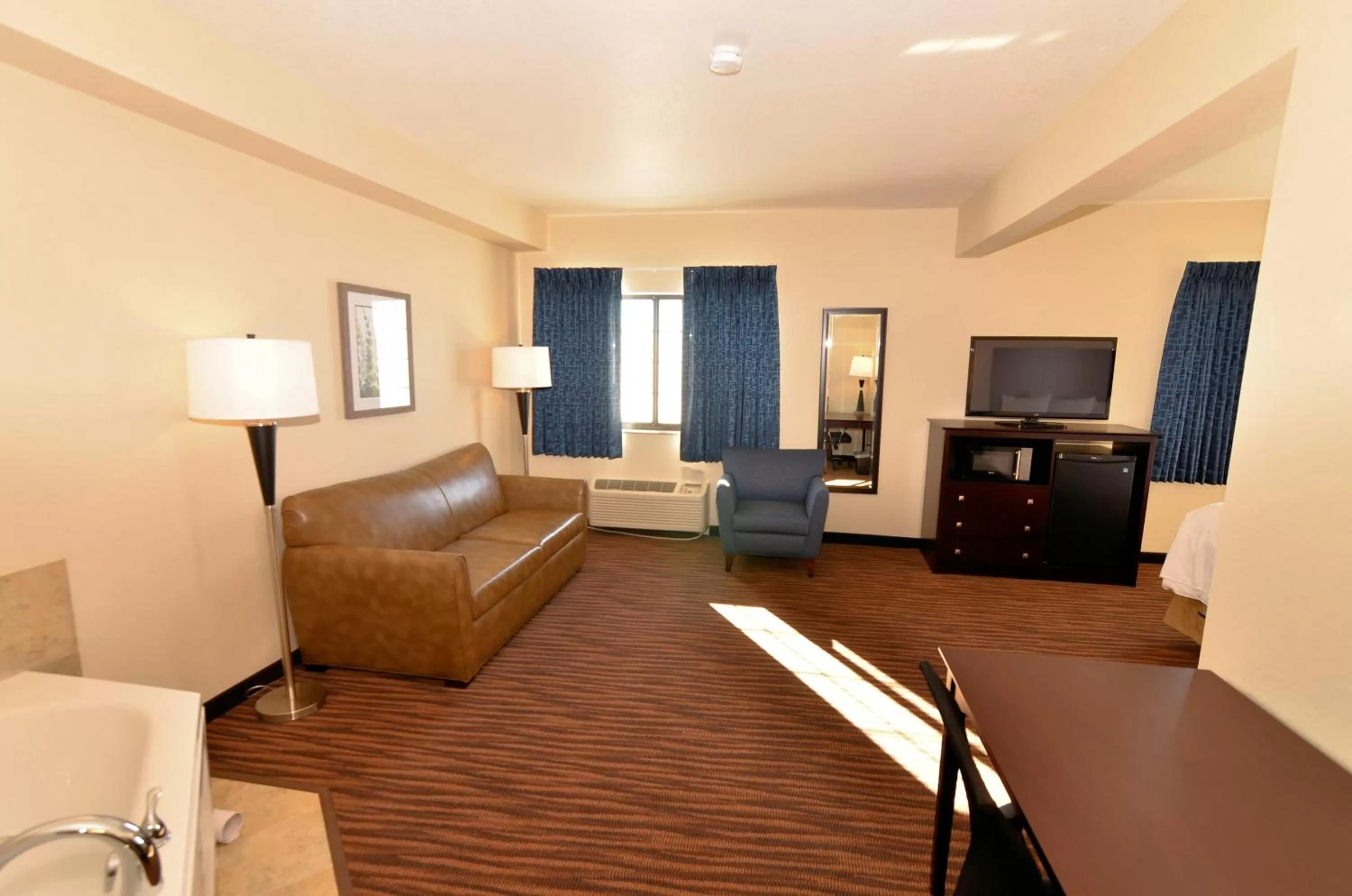 TV and multimedia in Cobblestone Inn & Suites - Holstein