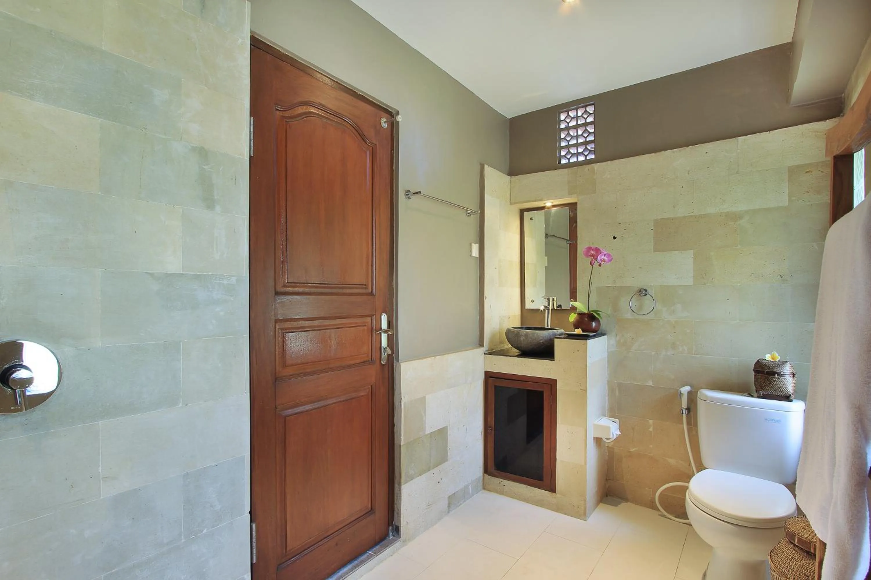 Bathroom in D'Legon Villas