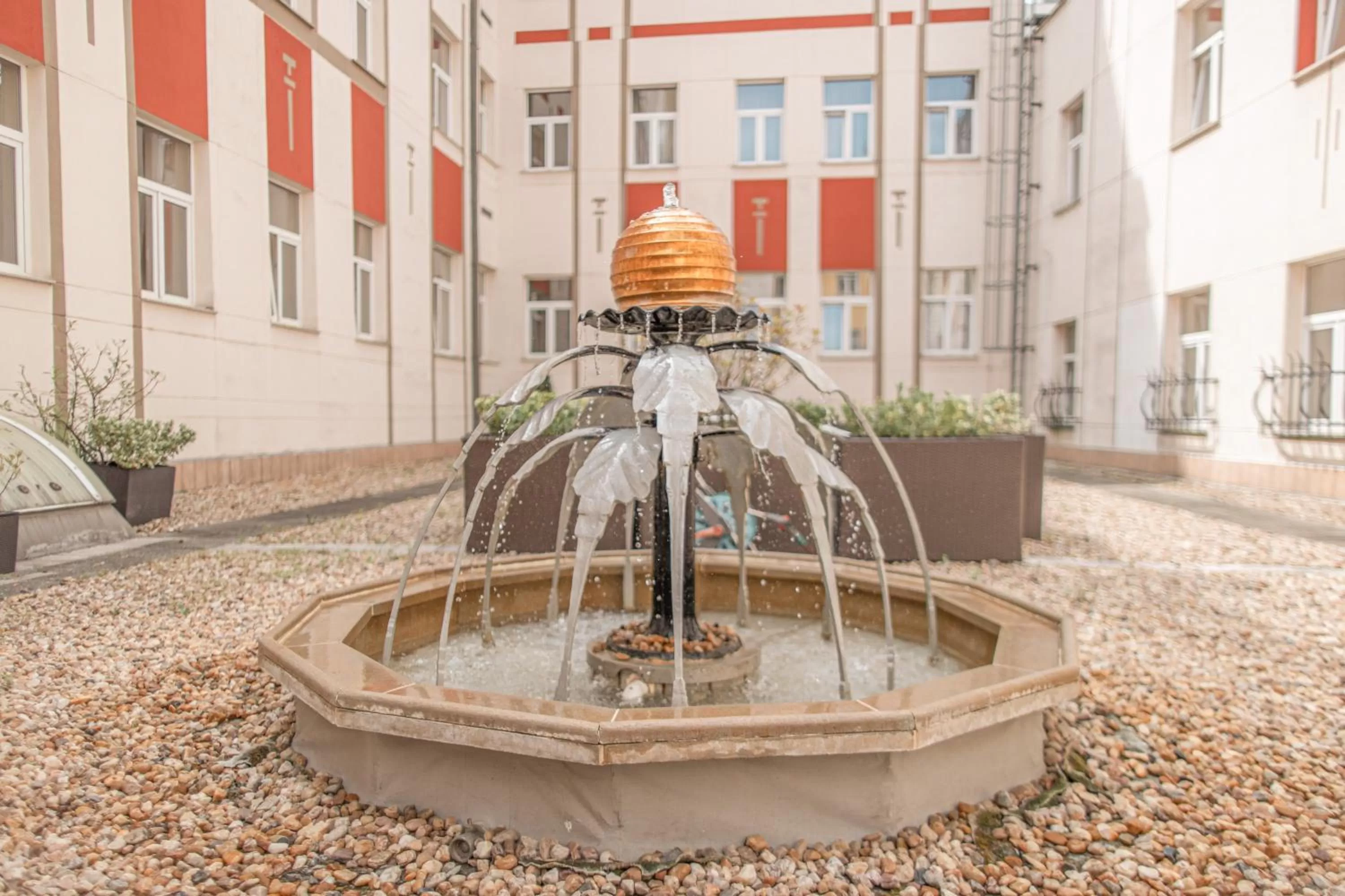 Restaurant/places to eat in Hotel Meteor Plaza Prague