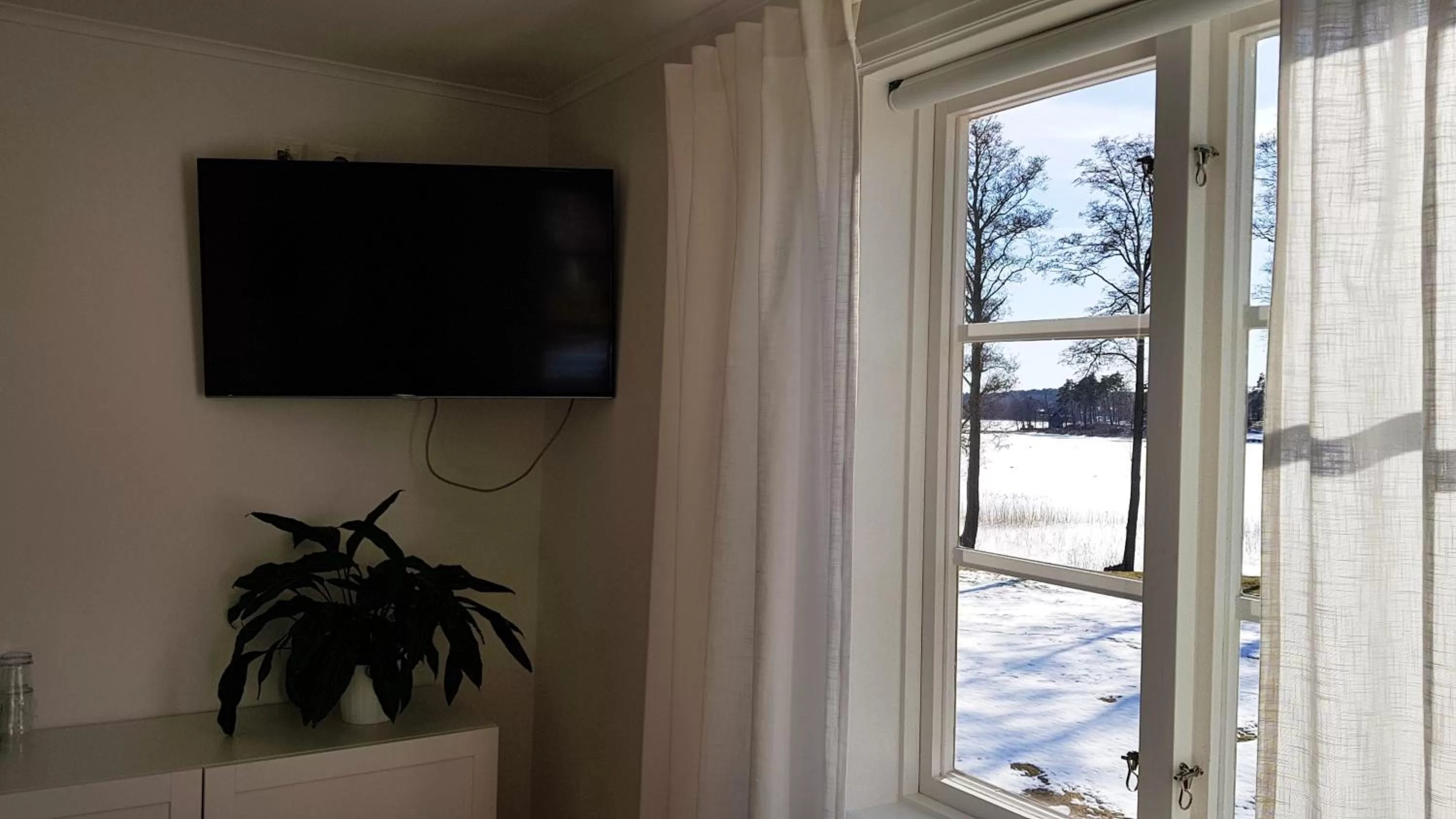 TV/Entertainment Center in Hotell Grönfeltsgården